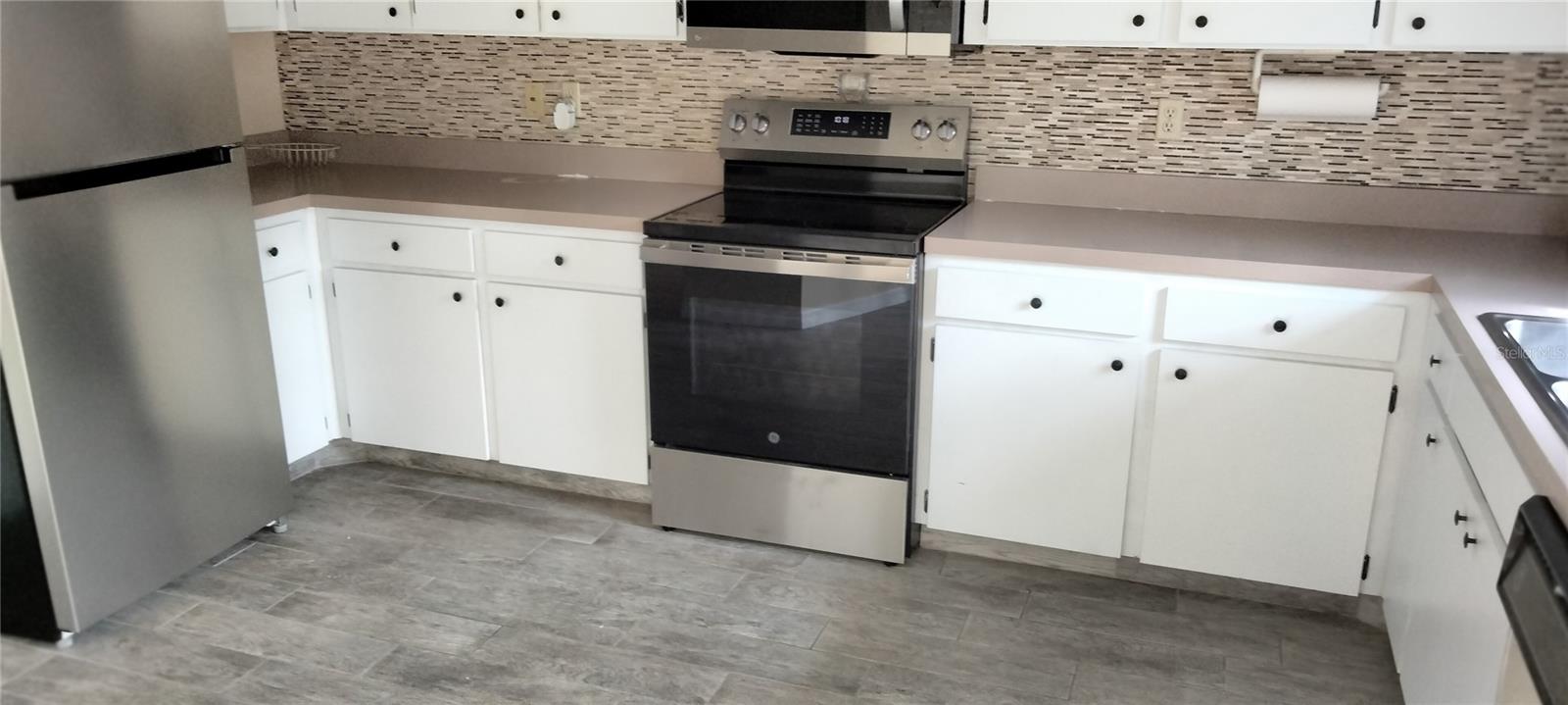 Image 13 of 31 For 1812 Atrium Drive