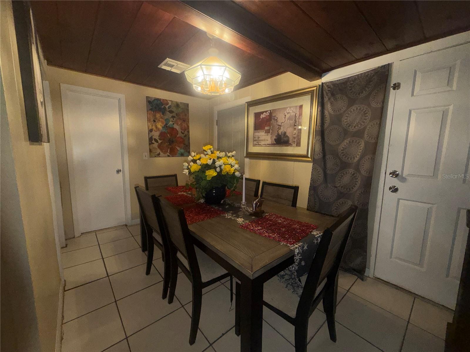 Image 10 of 44 For 815 Bay Street