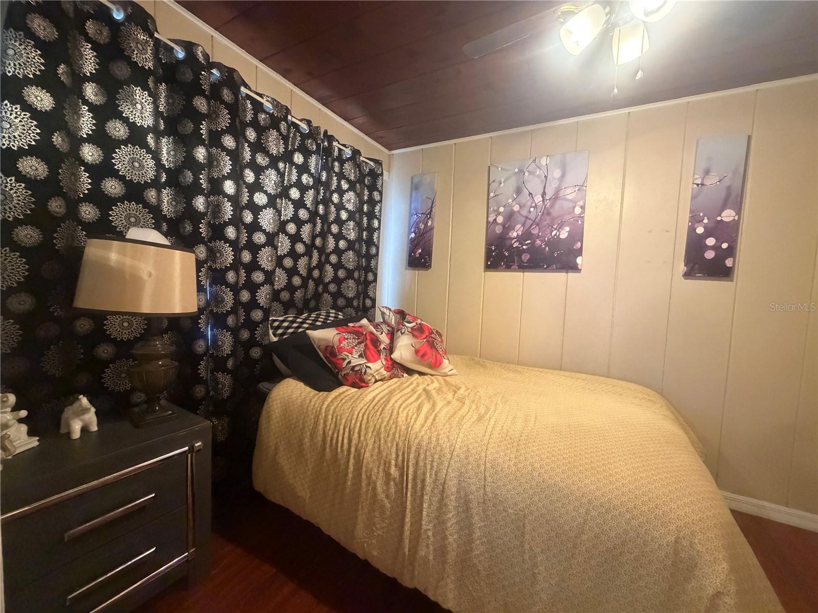 Image 15 of 44 For 815 Bay Street