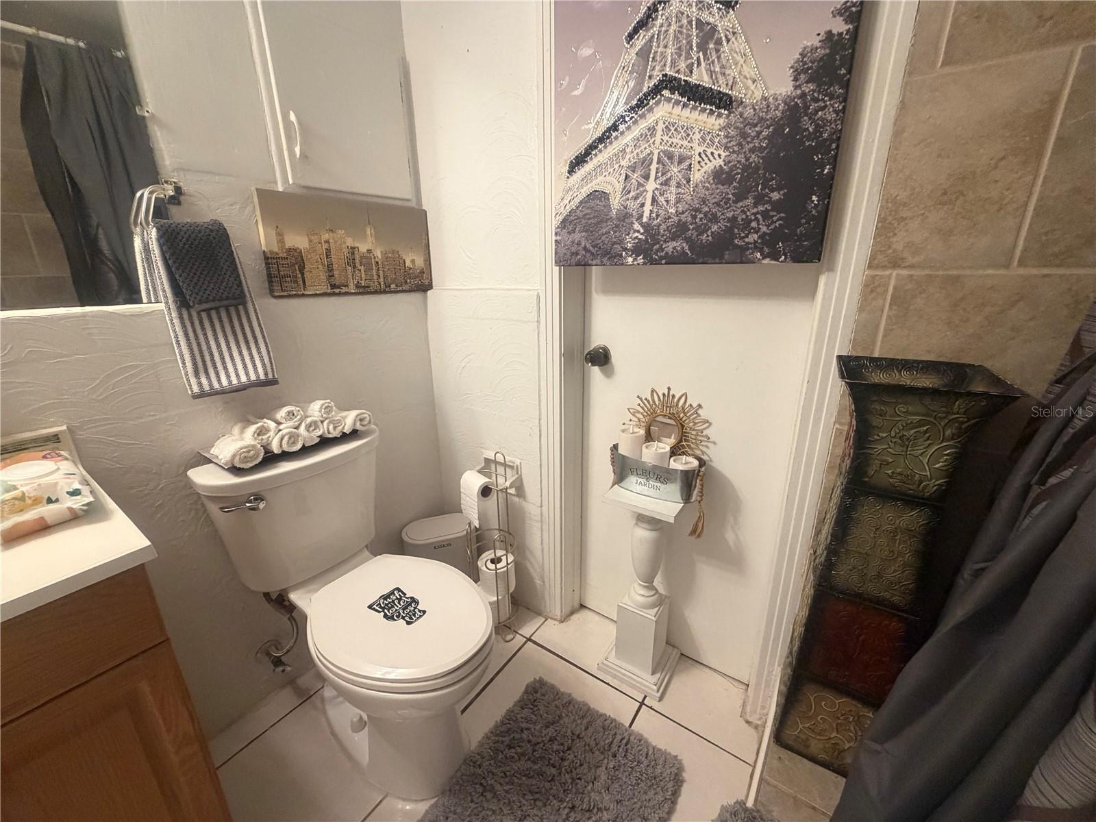 Image 17 of 44 For 815 Bay Street