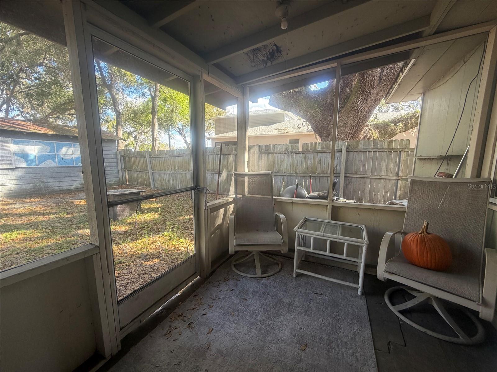 Image 18 of 44 For 815 Bay Street