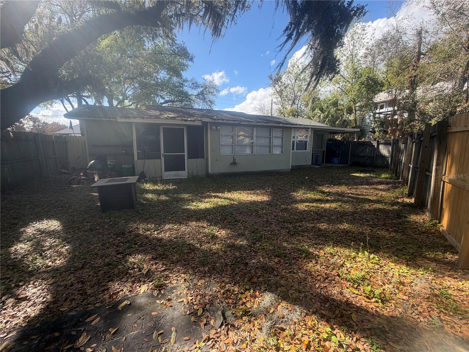 Image 20 of 44 For 815 Bay Street