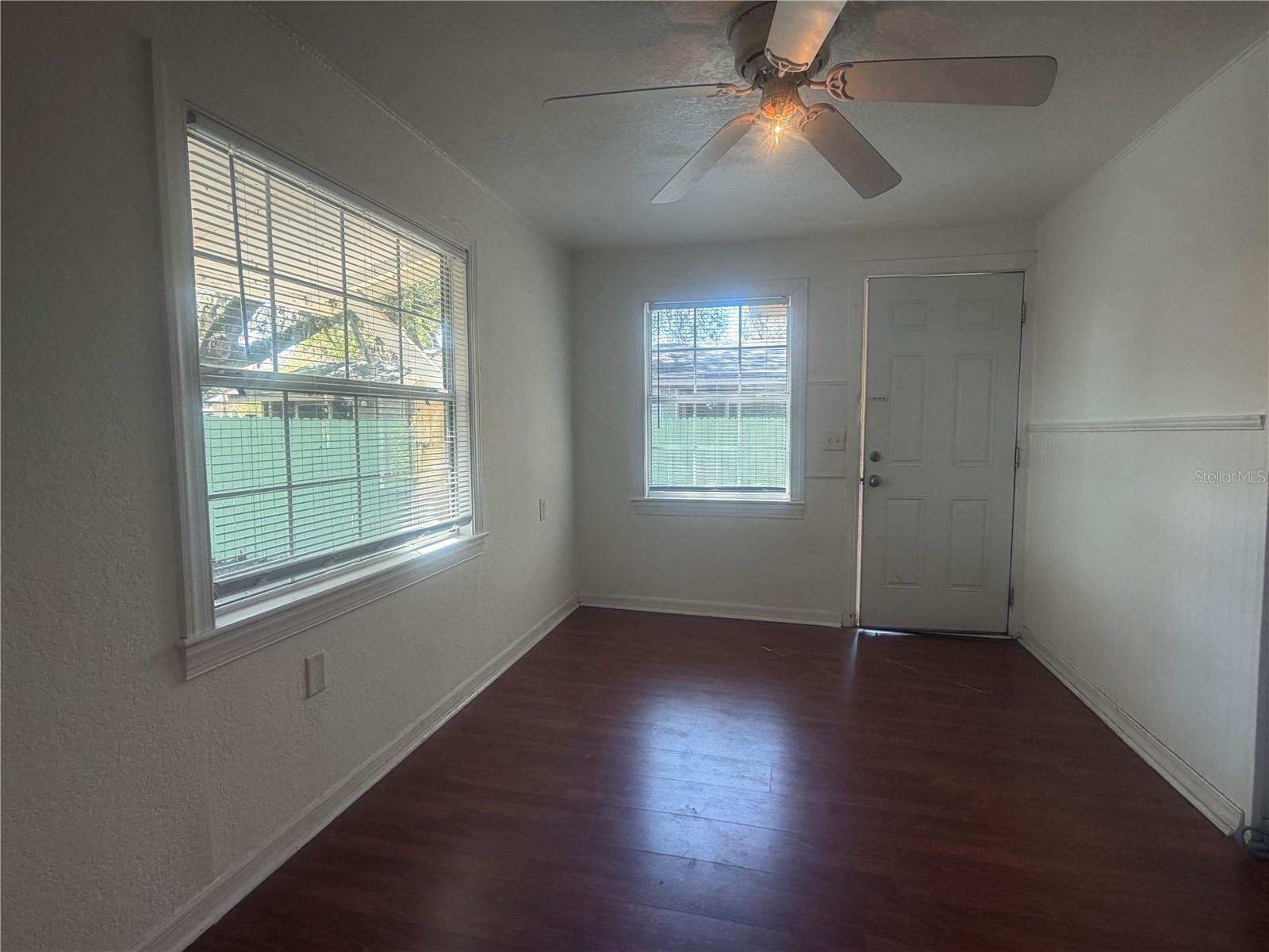 Image 22 of 44 For 815 Bay Street