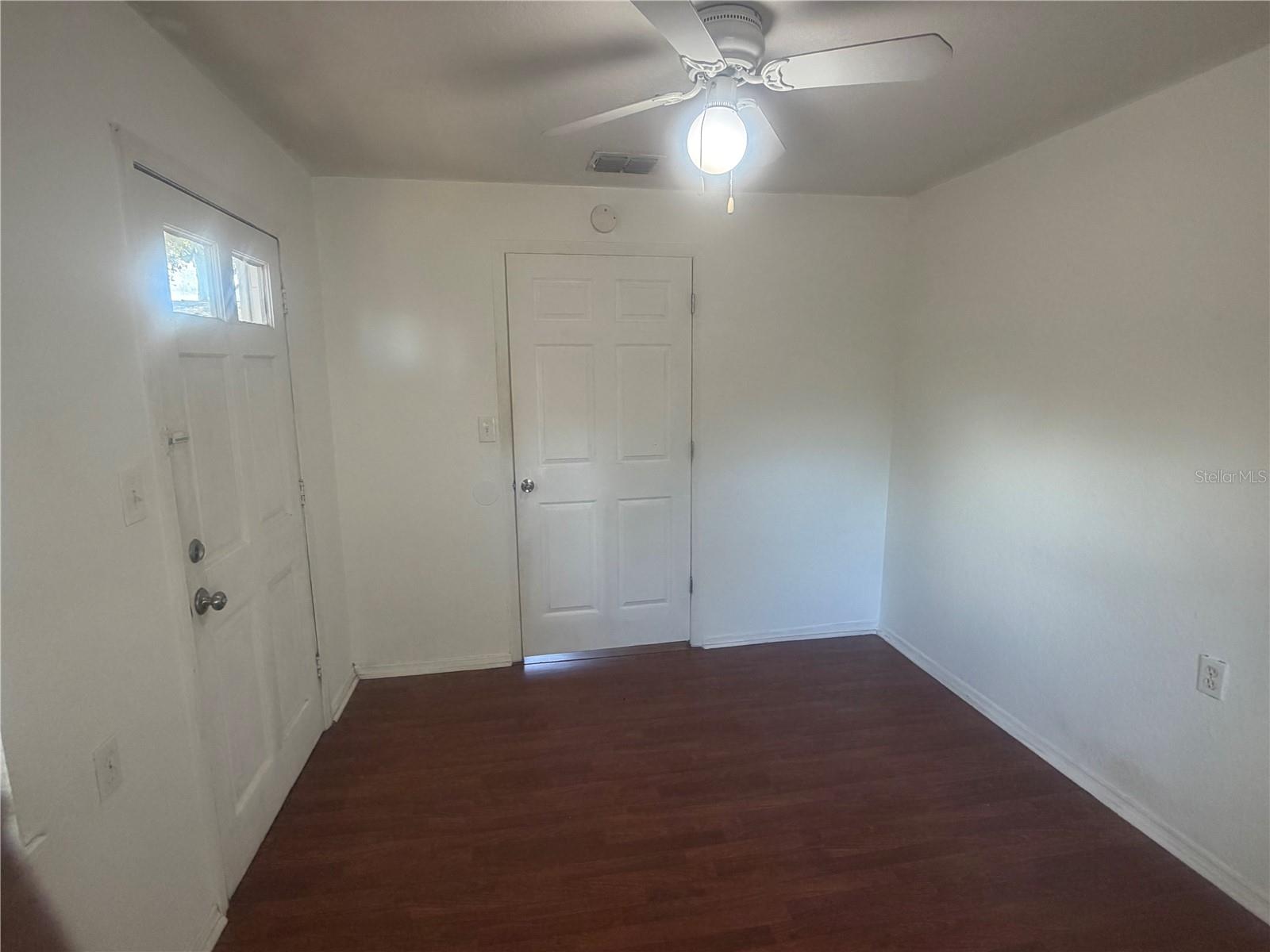 Image 23 of 44 For 815 Bay Street