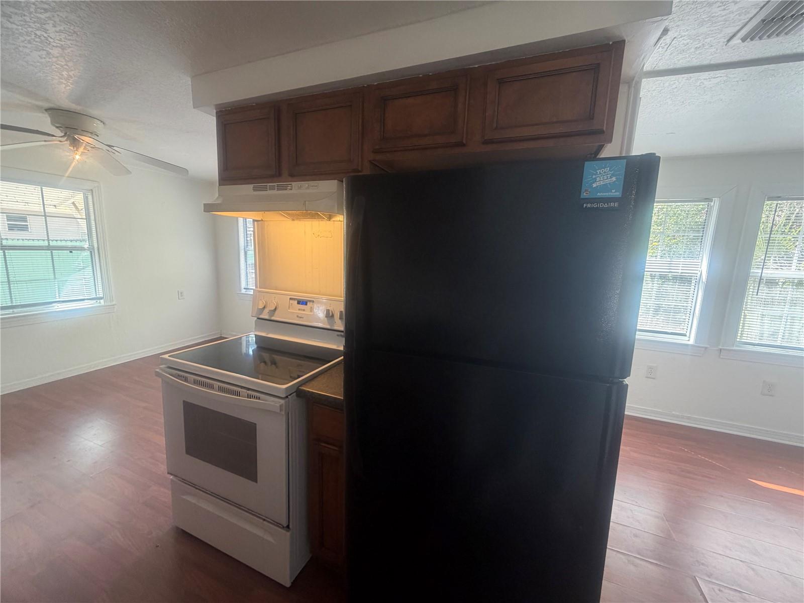 Image 26 of 44 For 815 Bay Street