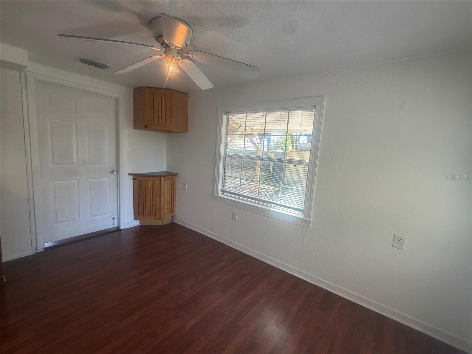 Image 27 of 44 For 815 Bay Street