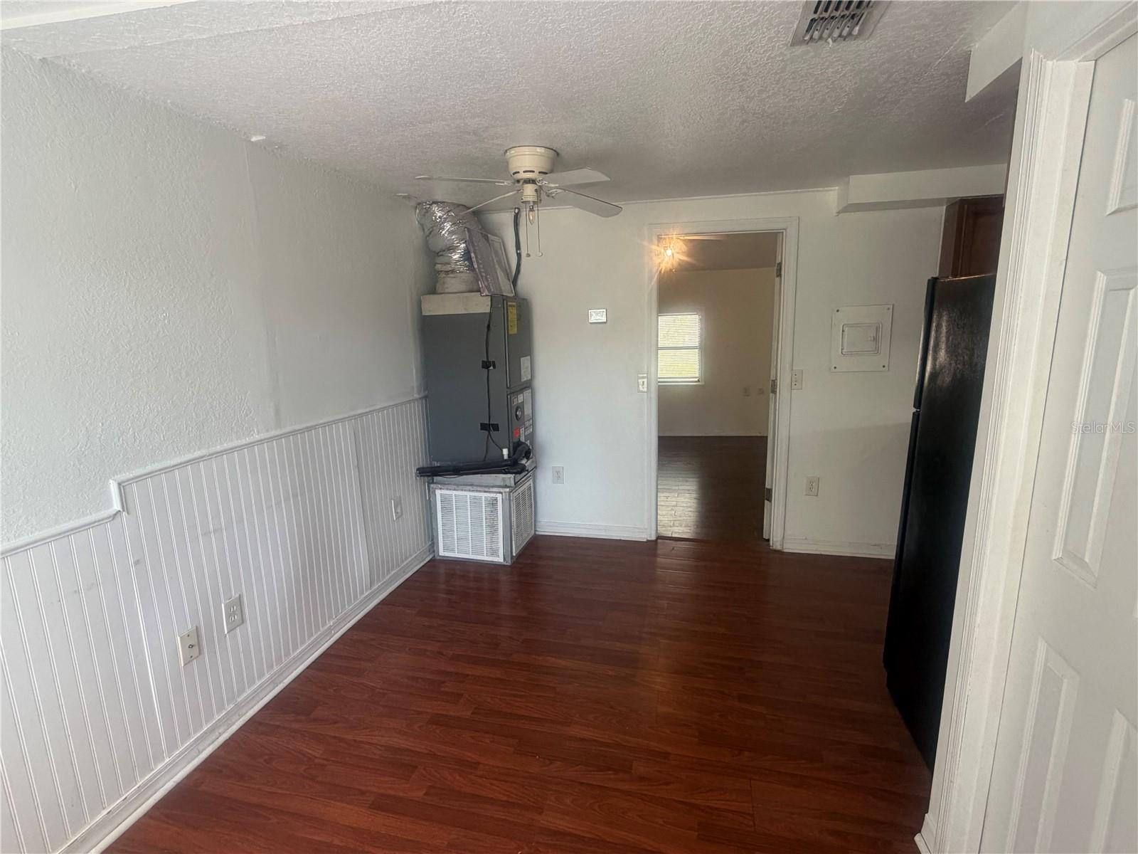 Image 28 of 44 For 815 Bay Street