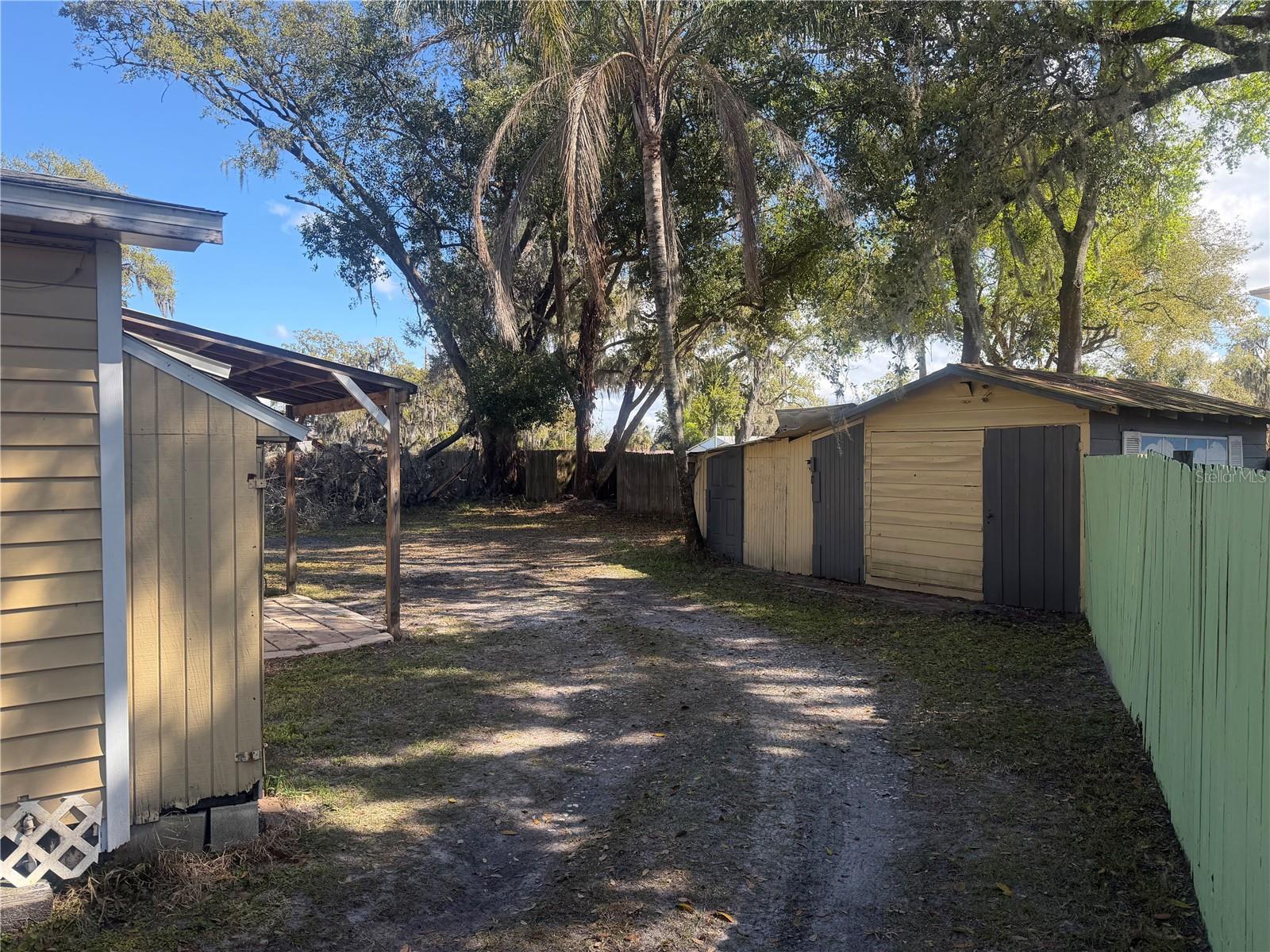 Image 35 of 44 For 815 Bay Street