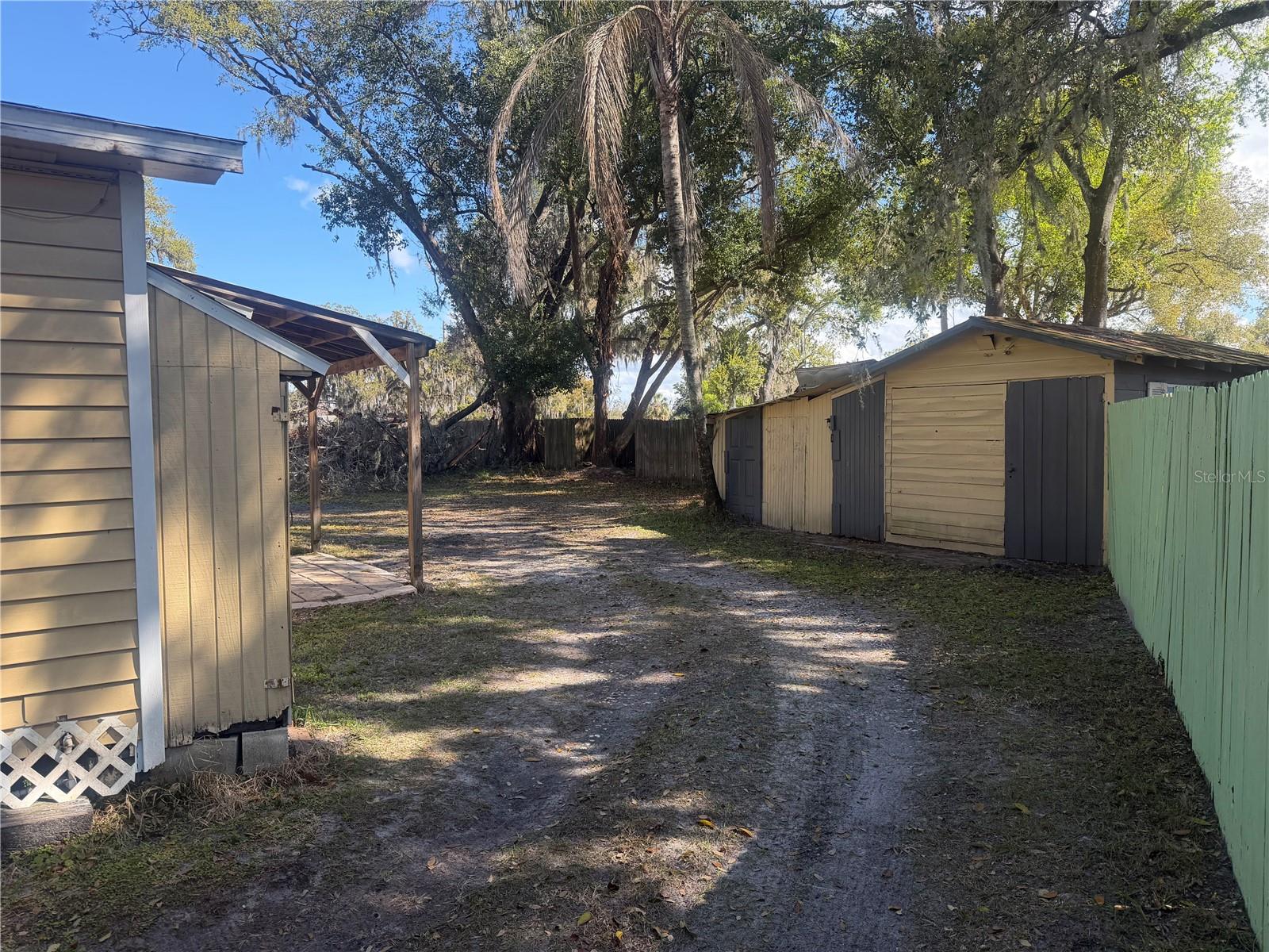 Image 36 of 44 For 815 Bay Street