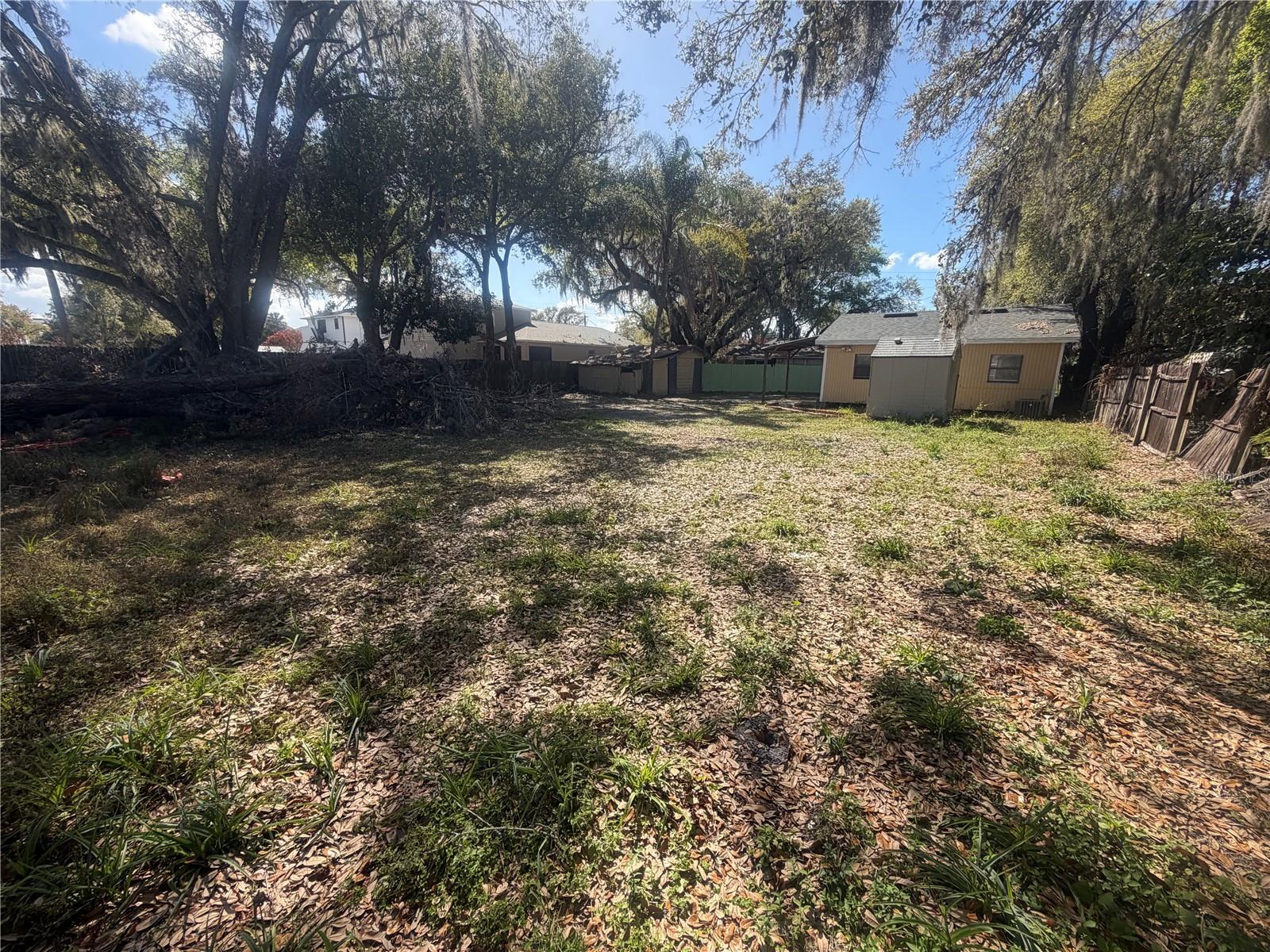 Image 39 of 44 For 815 Bay Street