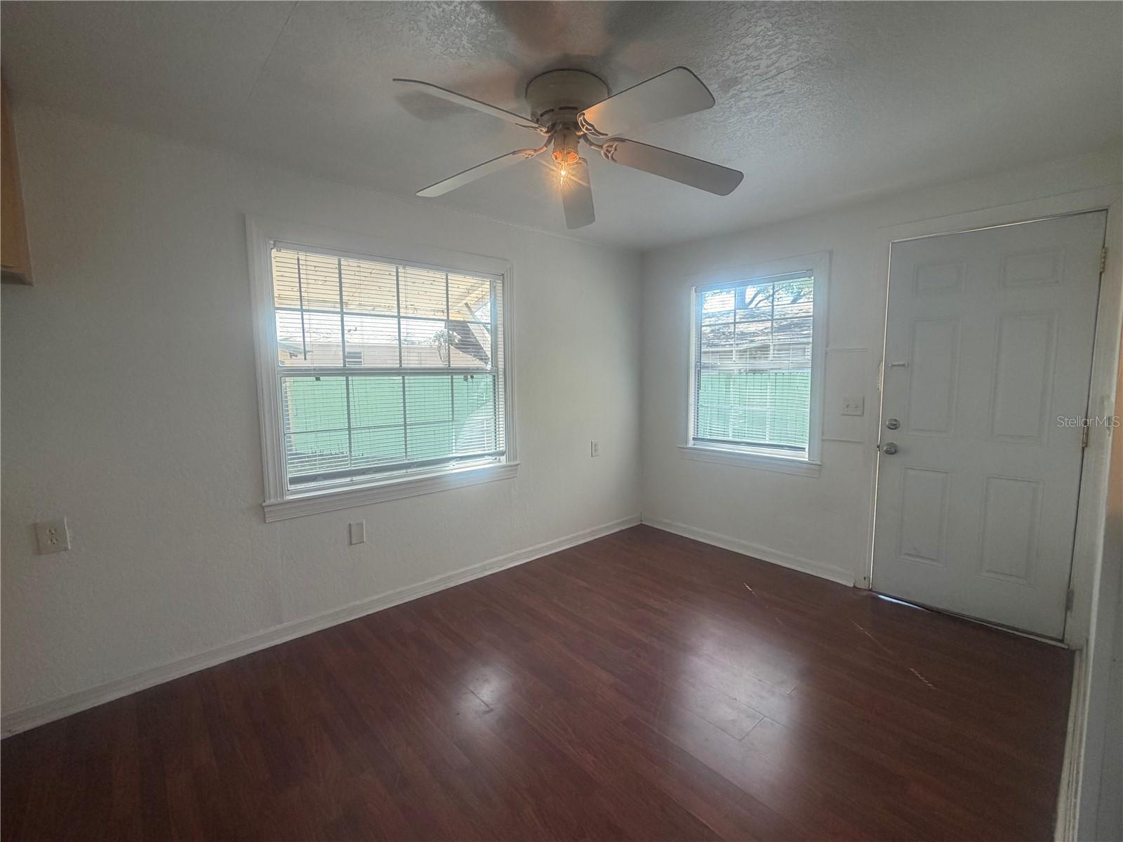 Image 41 of 44 For 815 Bay Street