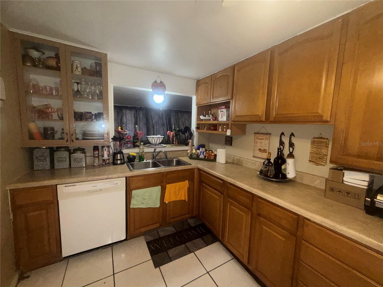 Image 7 of 44 For 815 Bay Street