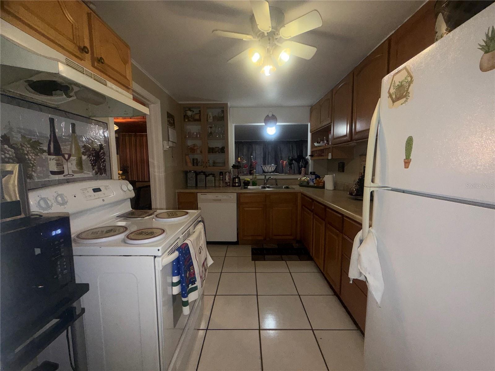 Image 9 of 44 For 815 Bay Street