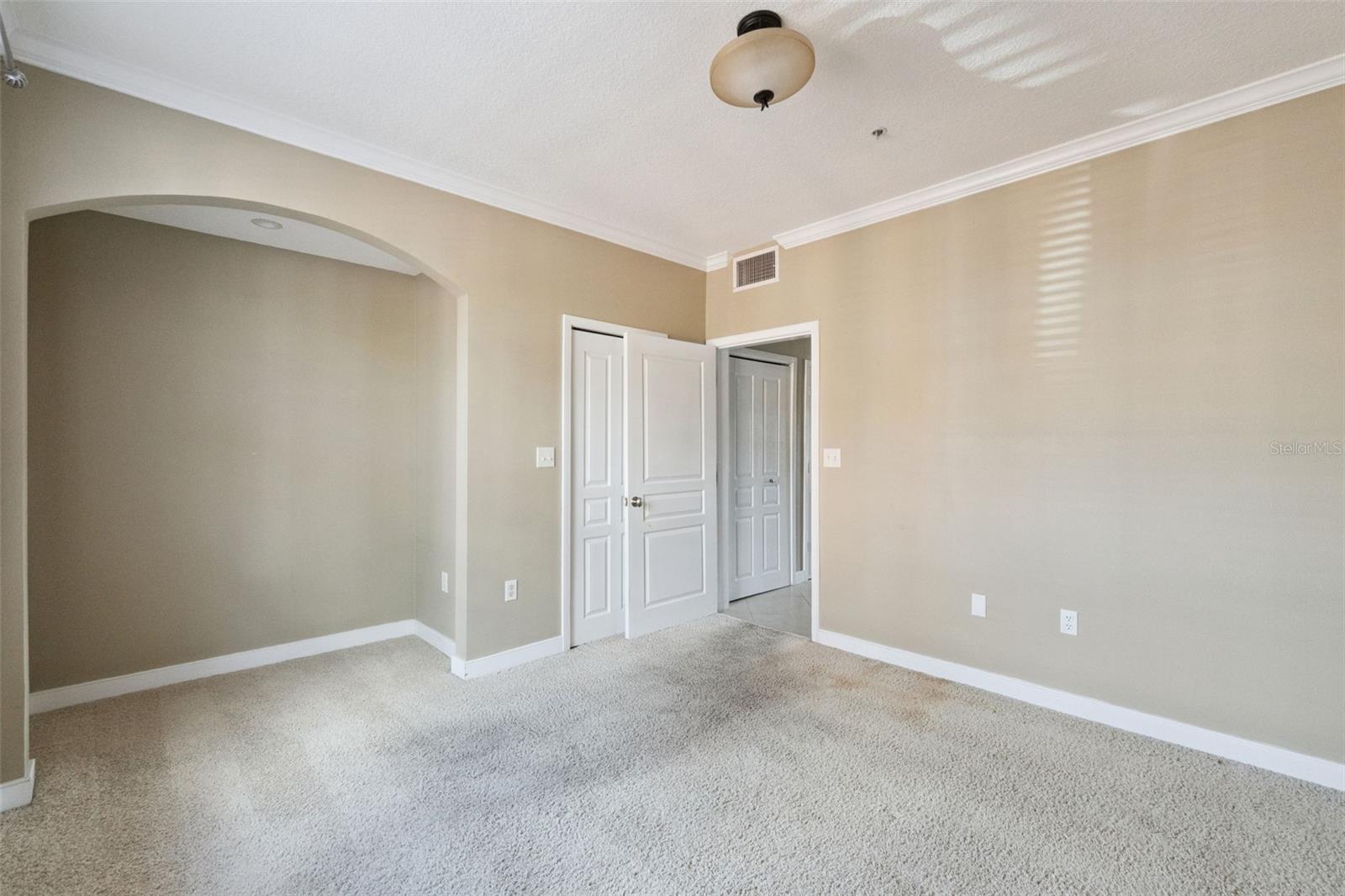 Image 11 of 31 For 606 Market Street 240