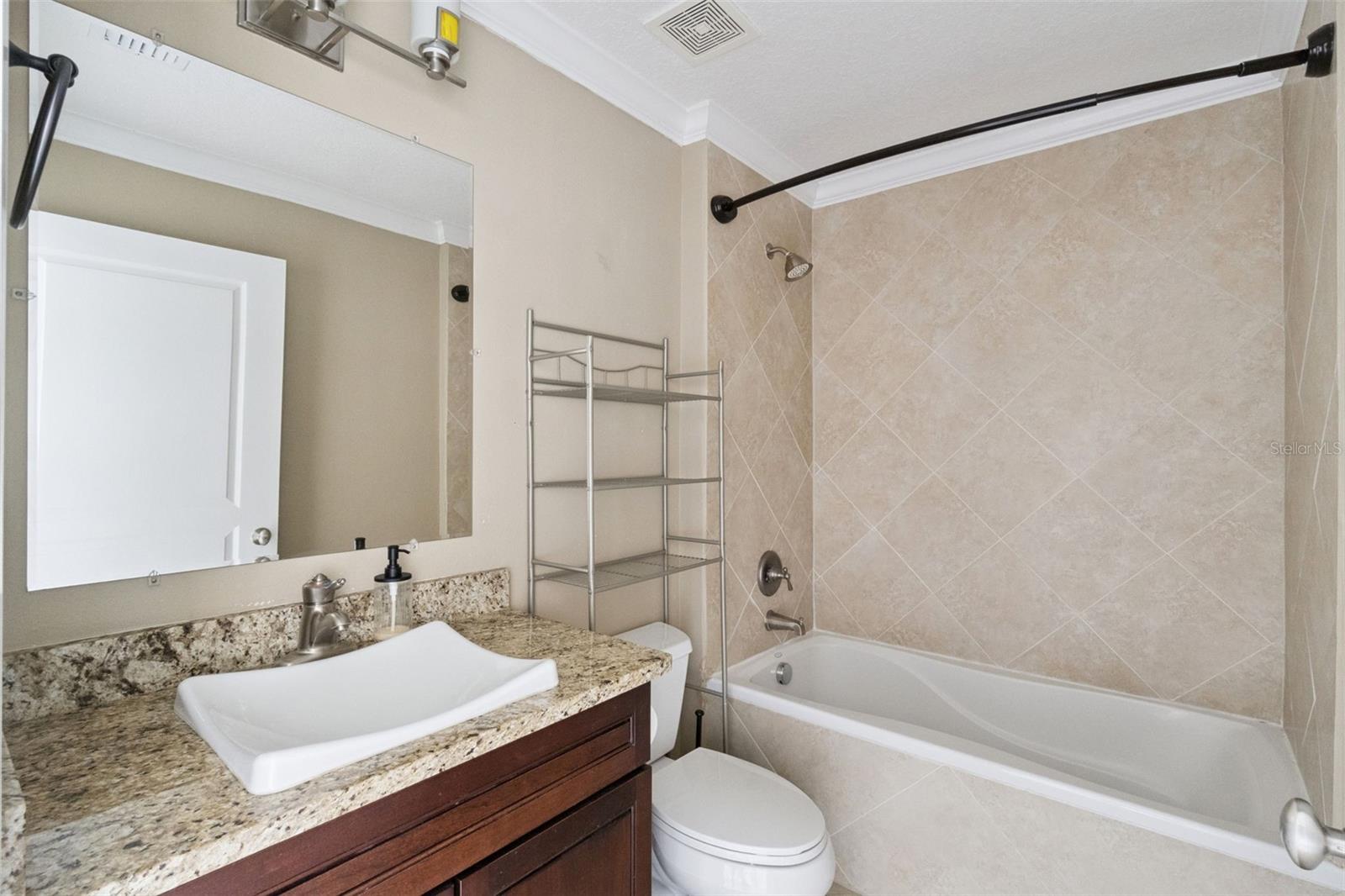 Image 15 of 31 For 606 Market Street 240