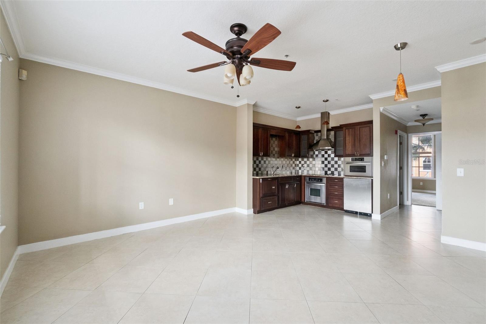 Image 7 of 31 For 606 Market Street 240