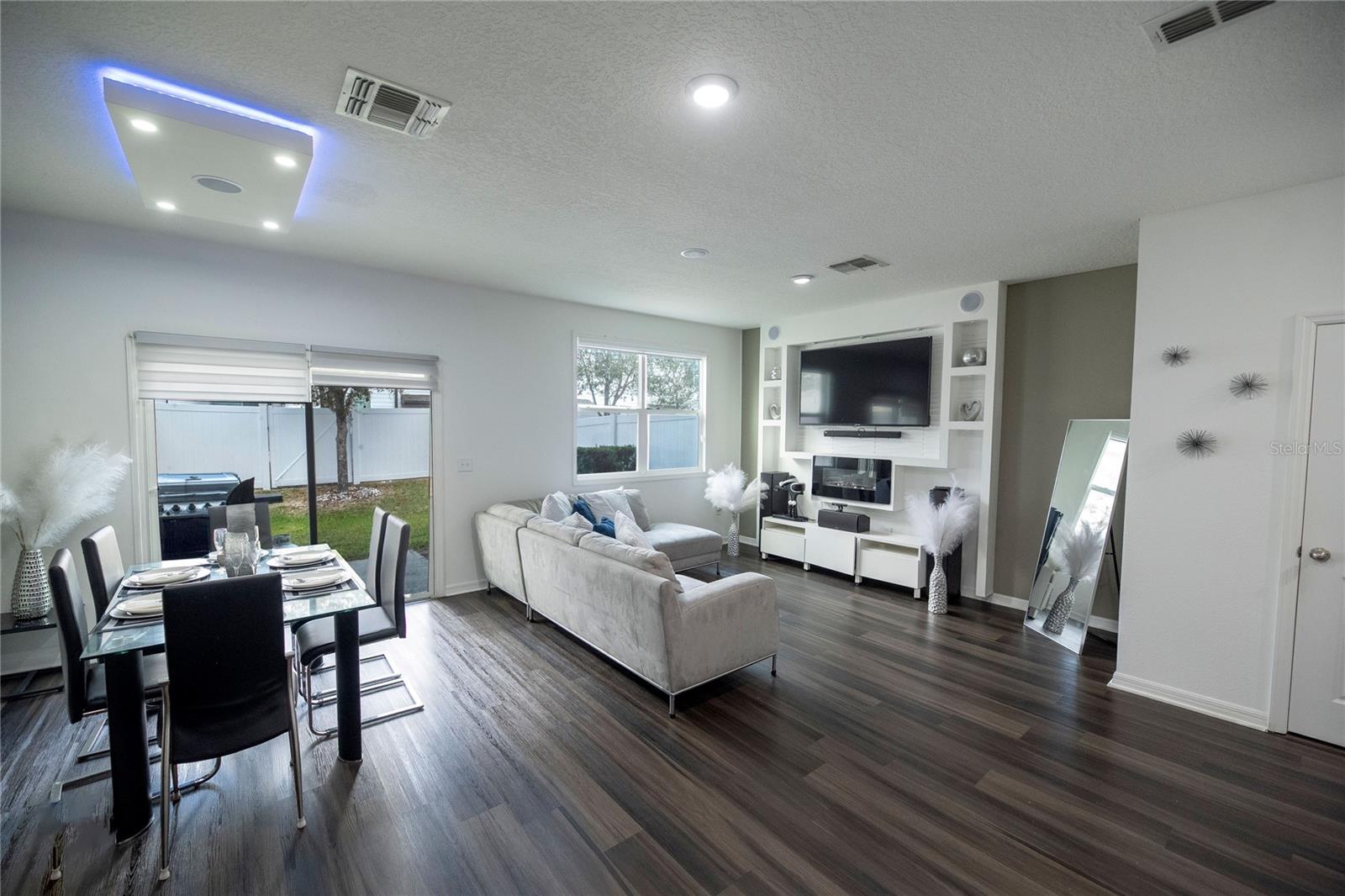 Image 11 of 41 For 844 Grandin Street