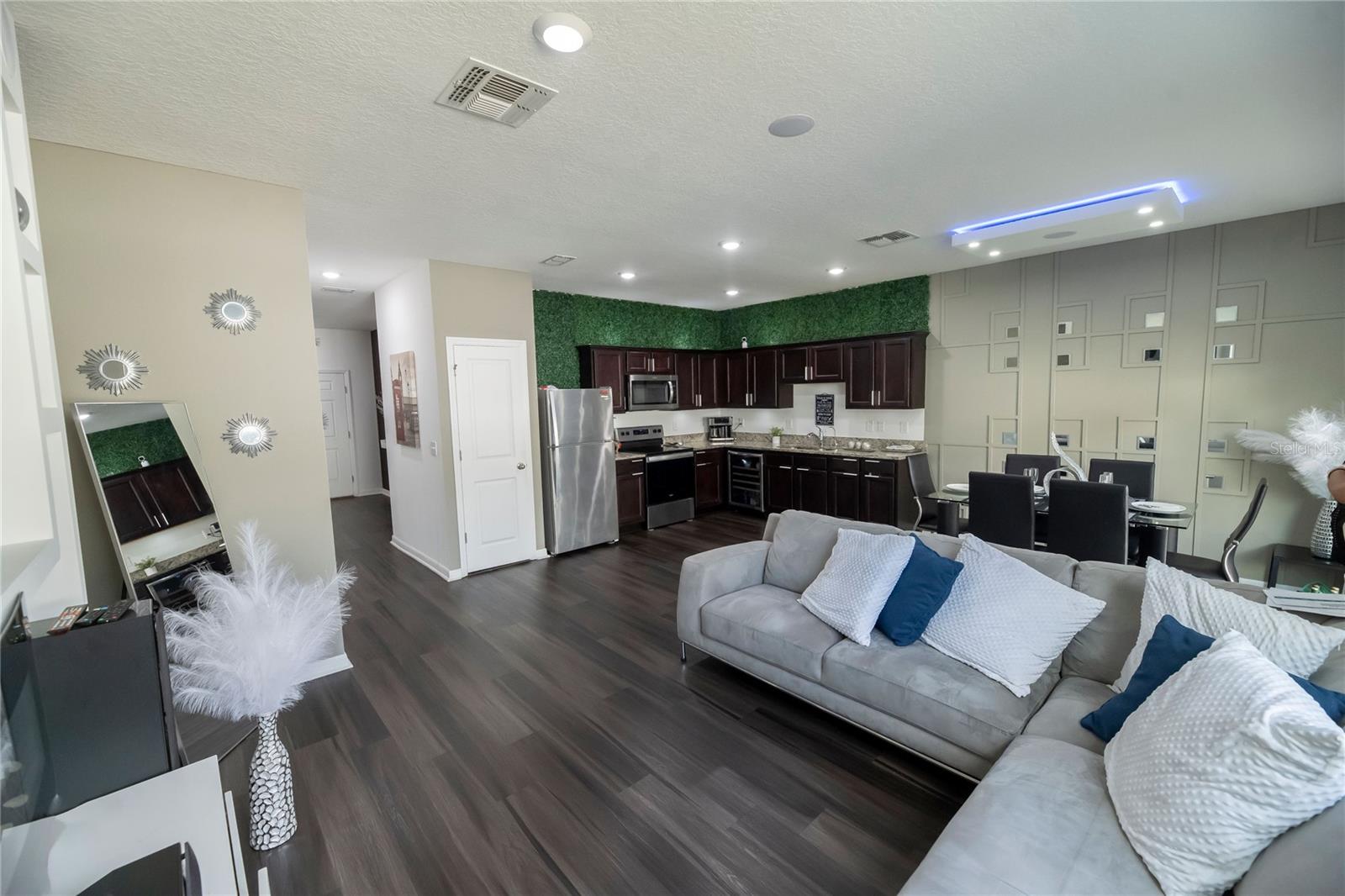 Image 14 of 41 For 844 Grandin Street