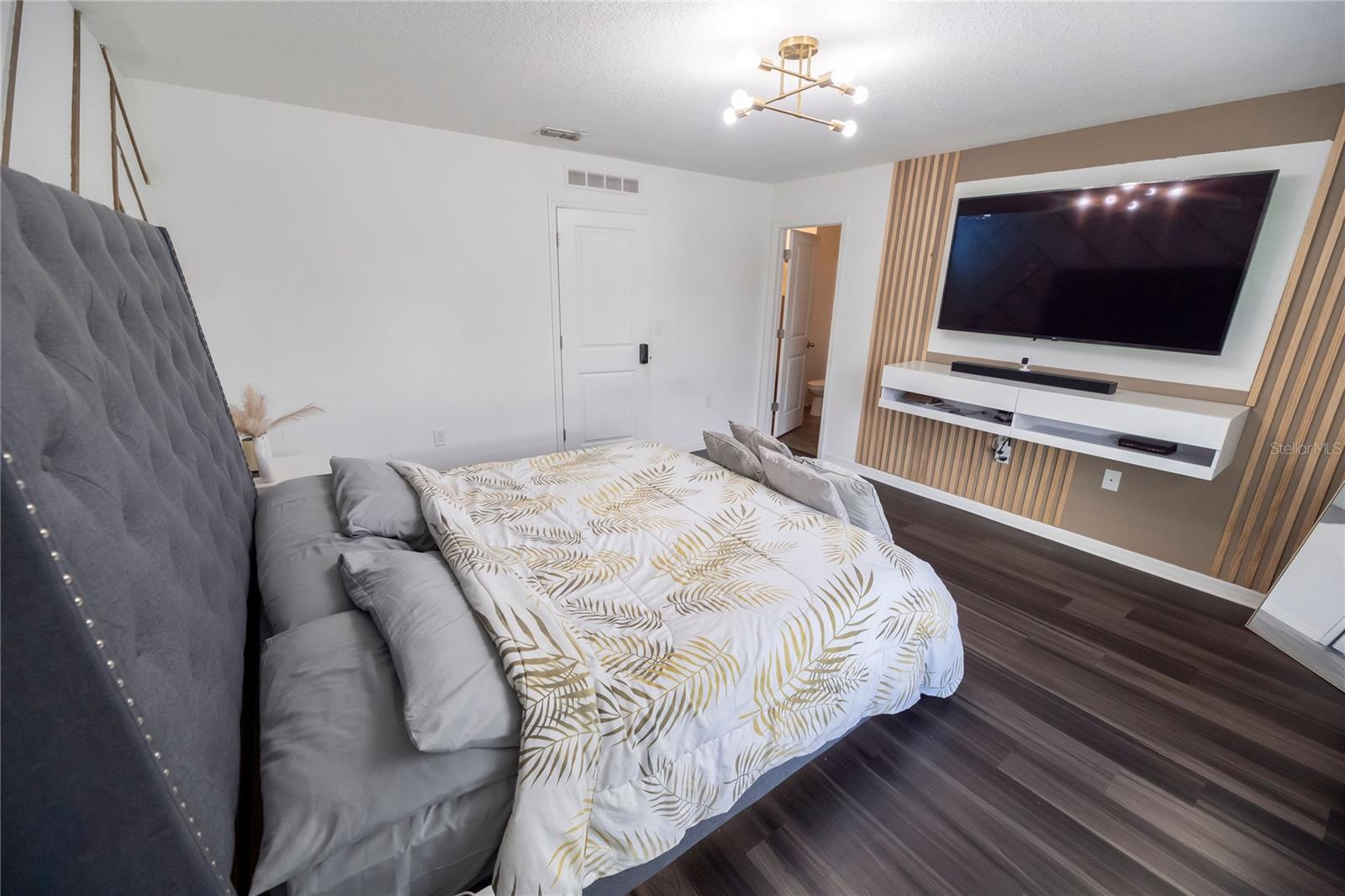 Image 27 of 41 For 844 Grandin Street