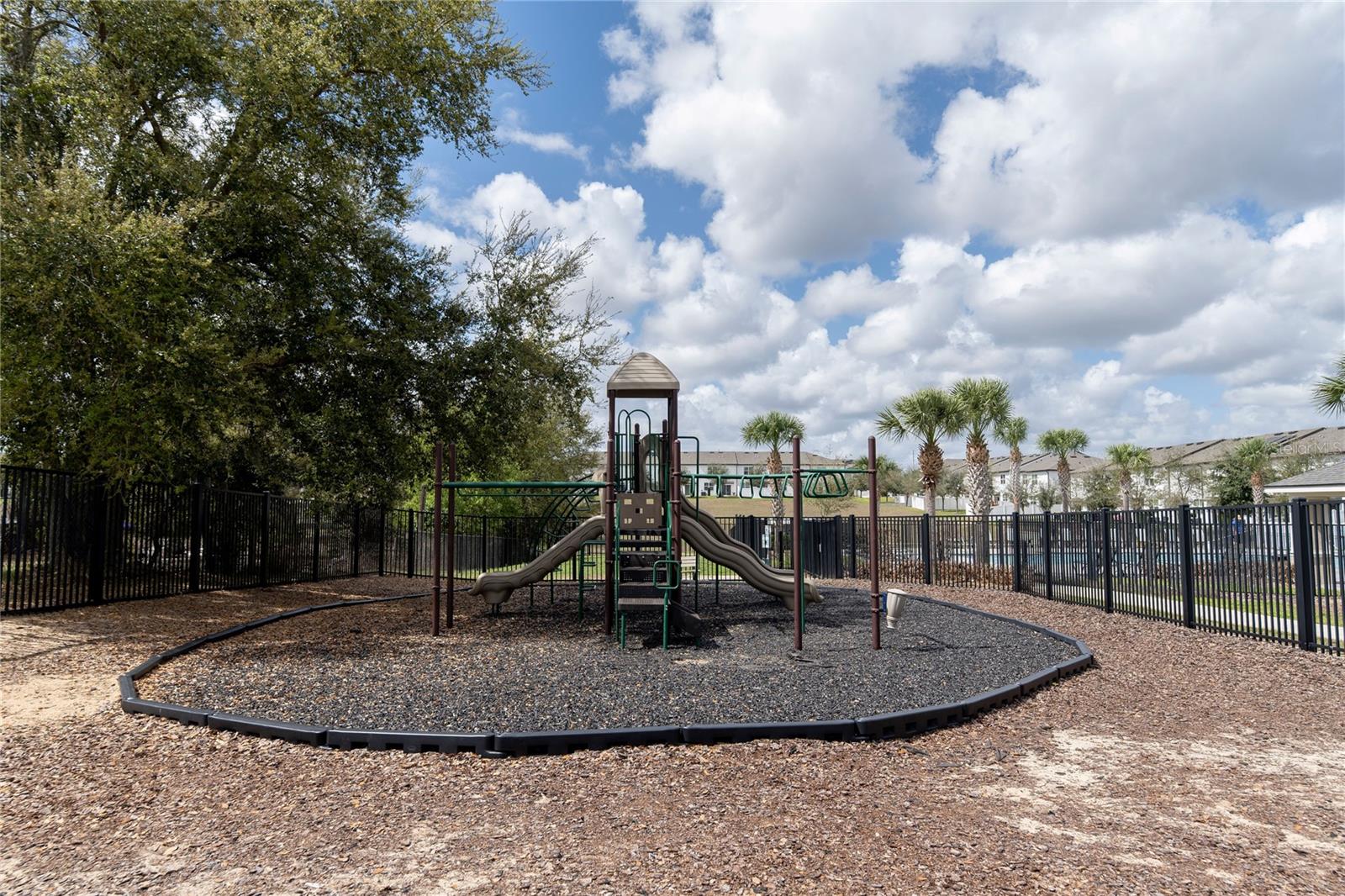 Image 36 of 41 For 844 Grandin Street