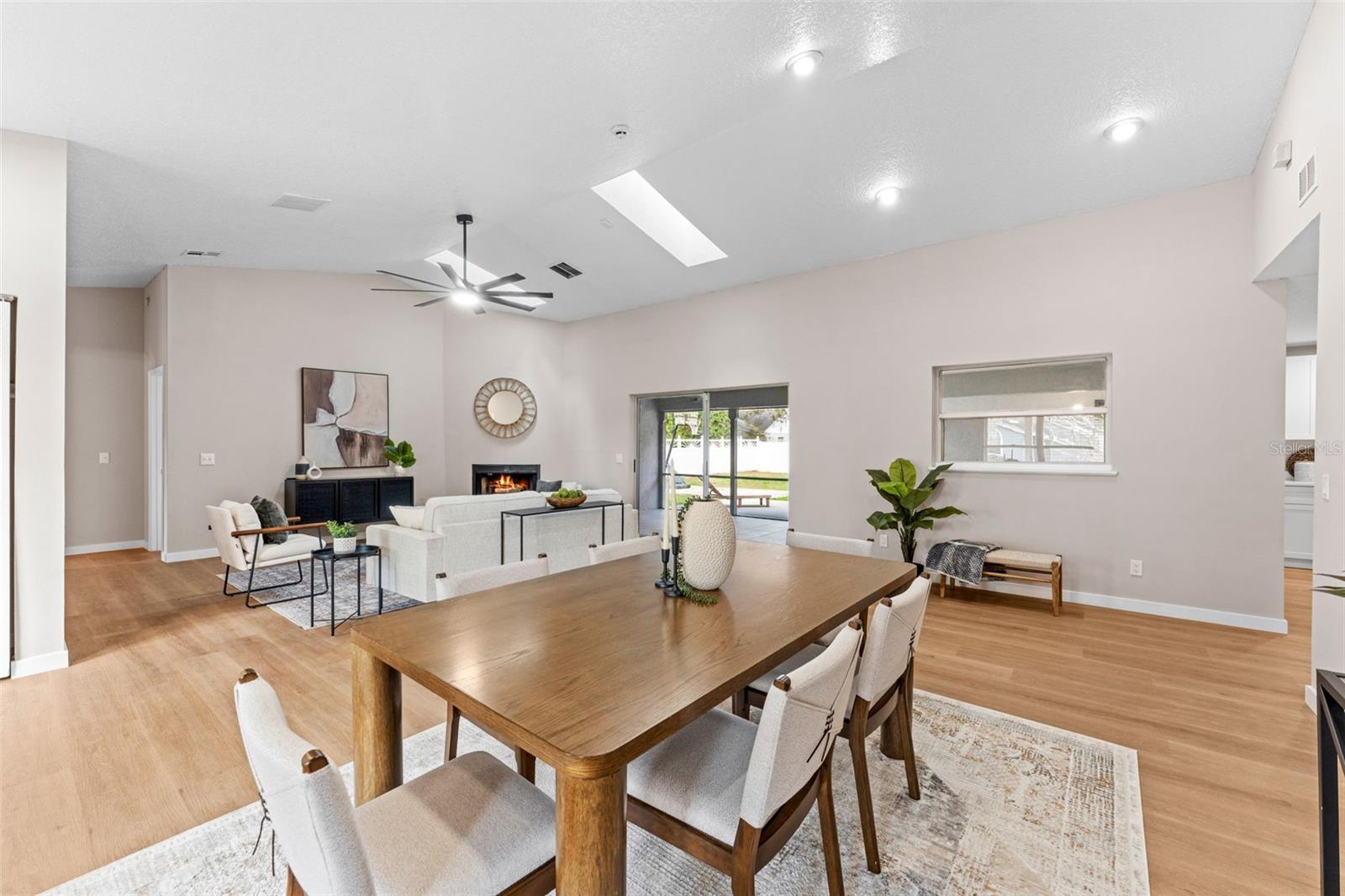 Image 11 of 55 For 5521 Oak Street