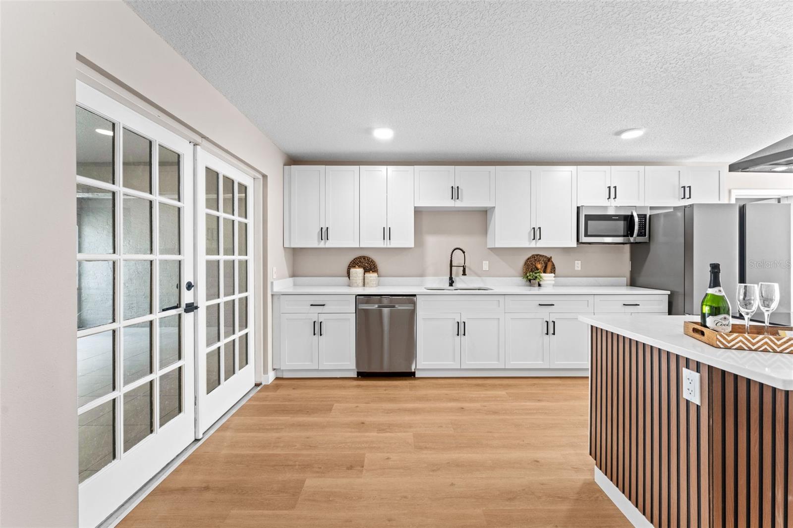 Image 14 of 55 For 5521 Oak Street