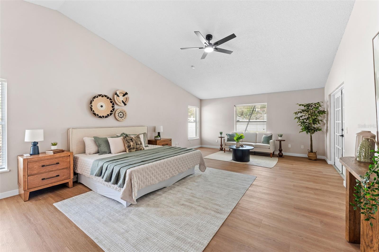 Image 19 of 55 For 5521 Oak Street