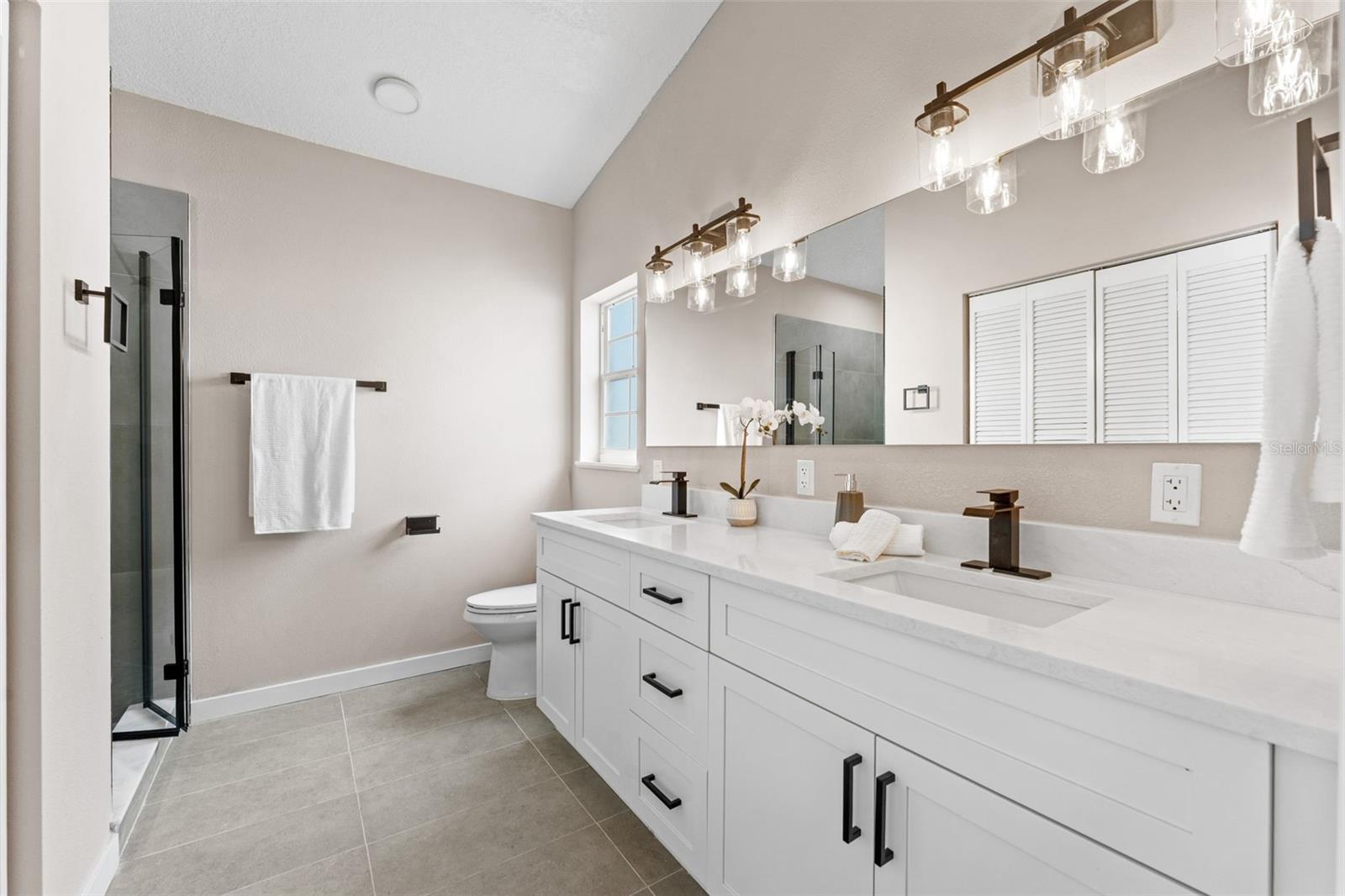 Image 21 of 55 For 5521 Oak Street