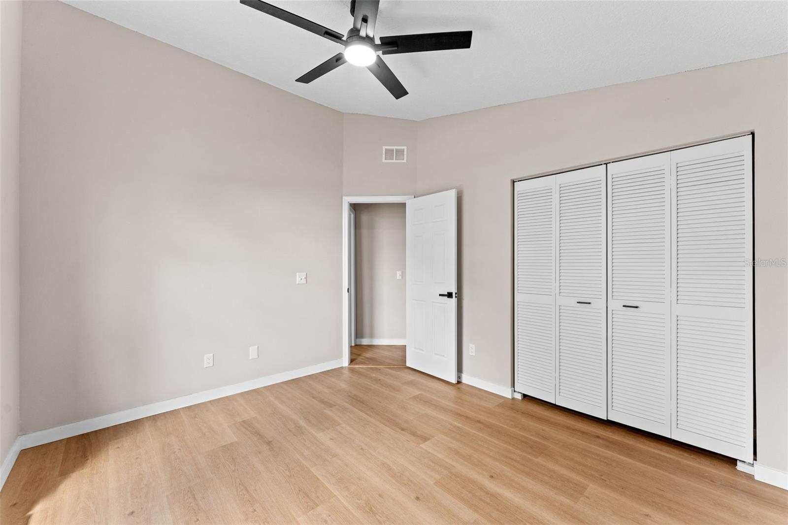 Image 25 of 55 For 5521 Oak Street