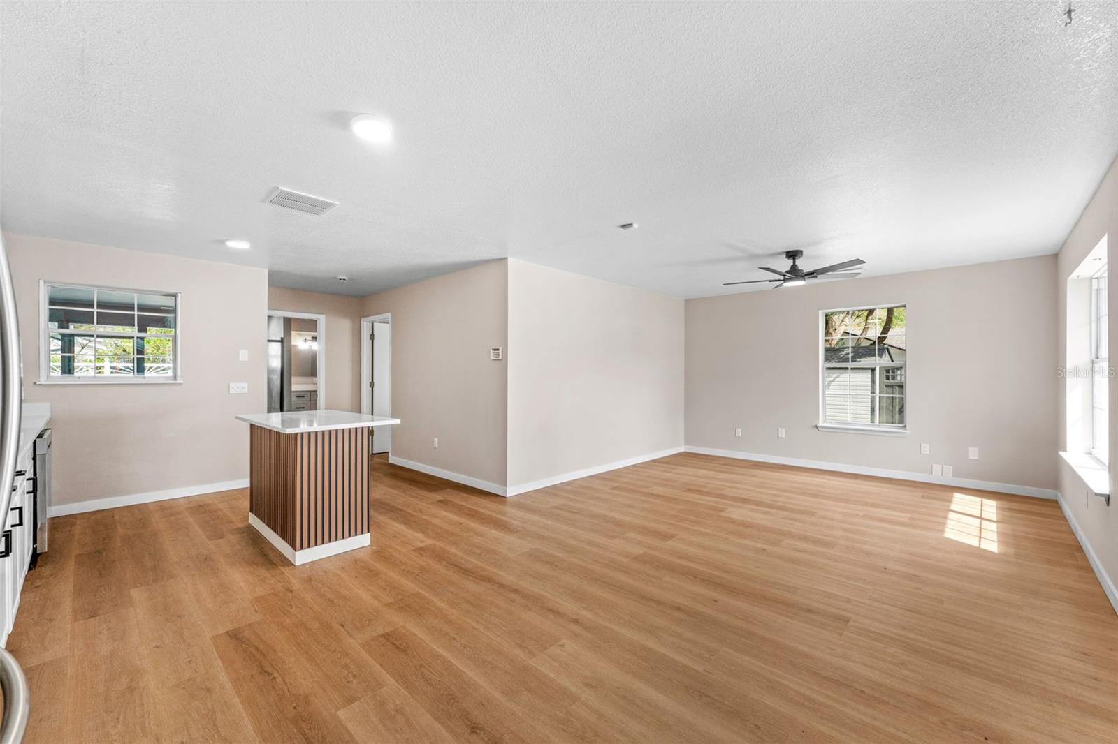 Image 34 of 55 For 5521 Oak Street