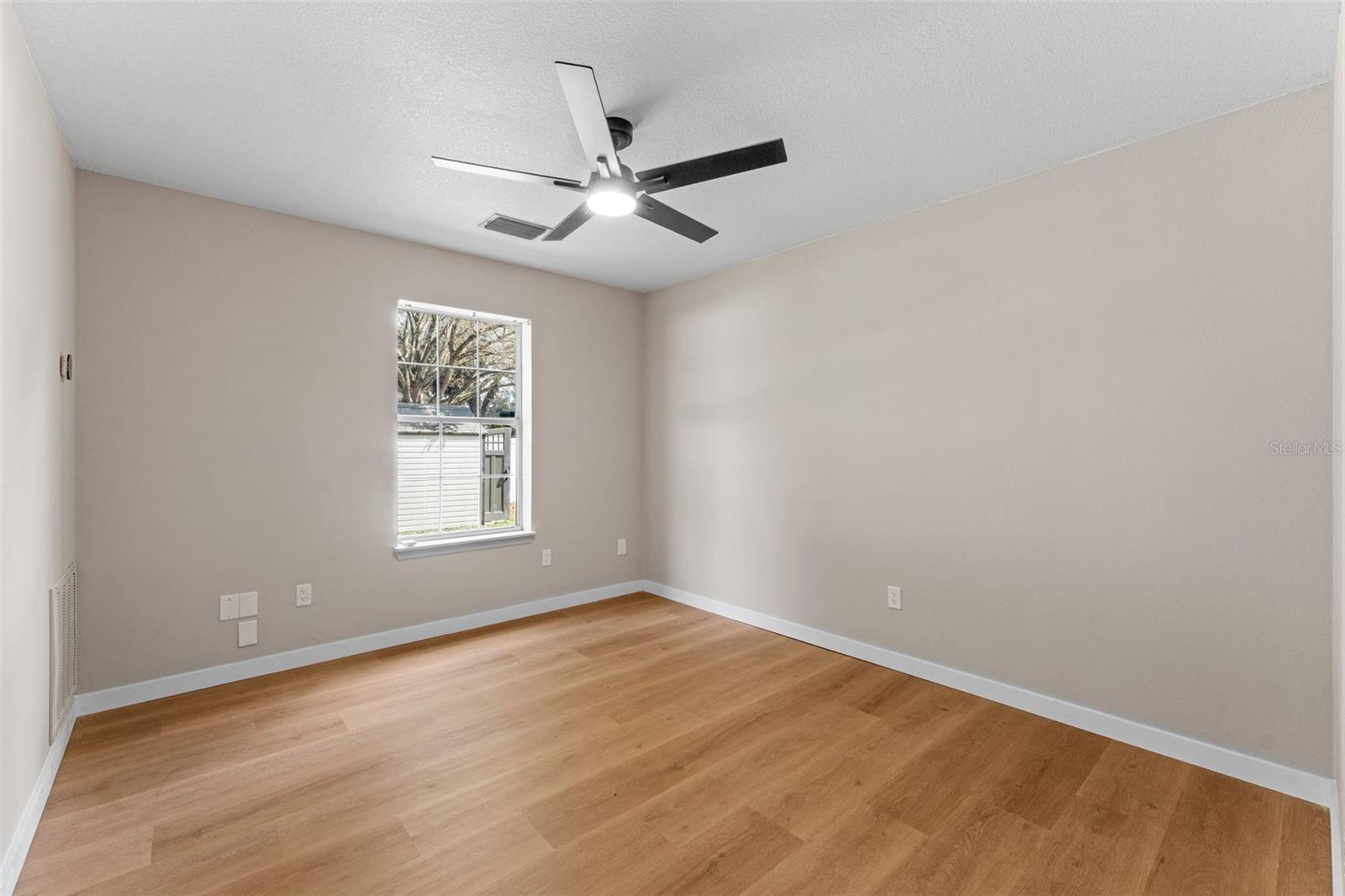 Image 40 of 55 For 5521 Oak Street