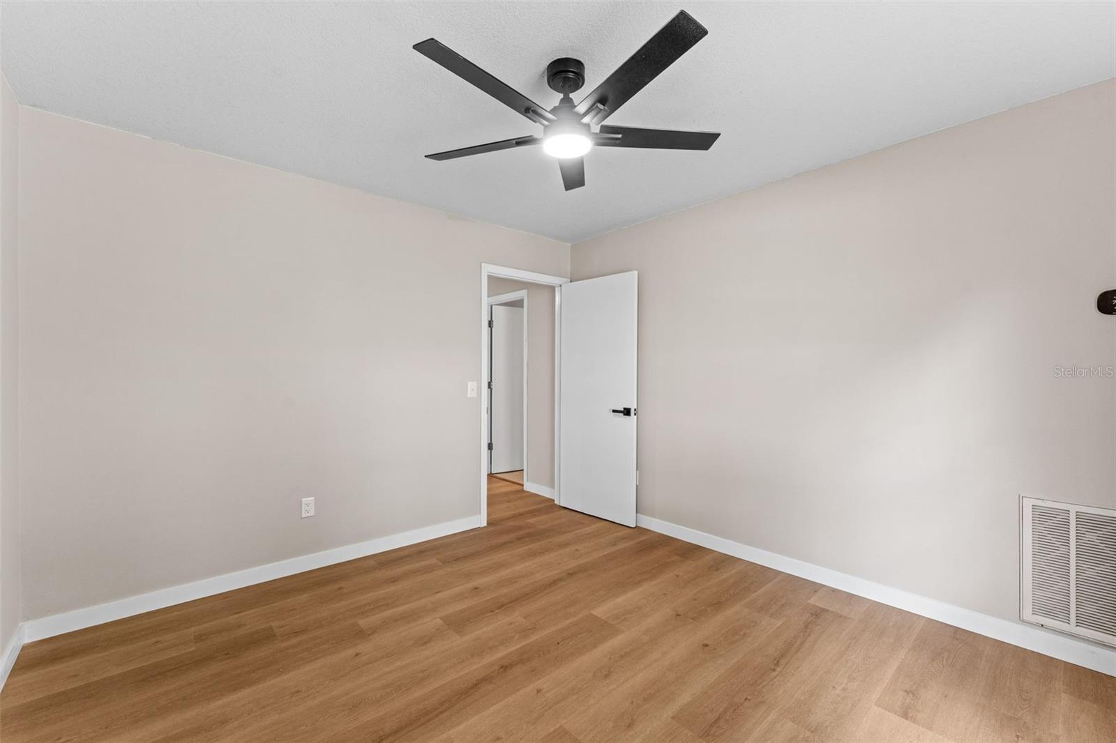 Image 41 of 55 For 5521 Oak Street