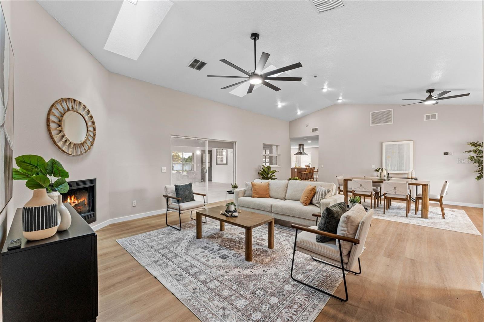 Image 9 of 55 For 5521 Oak Street