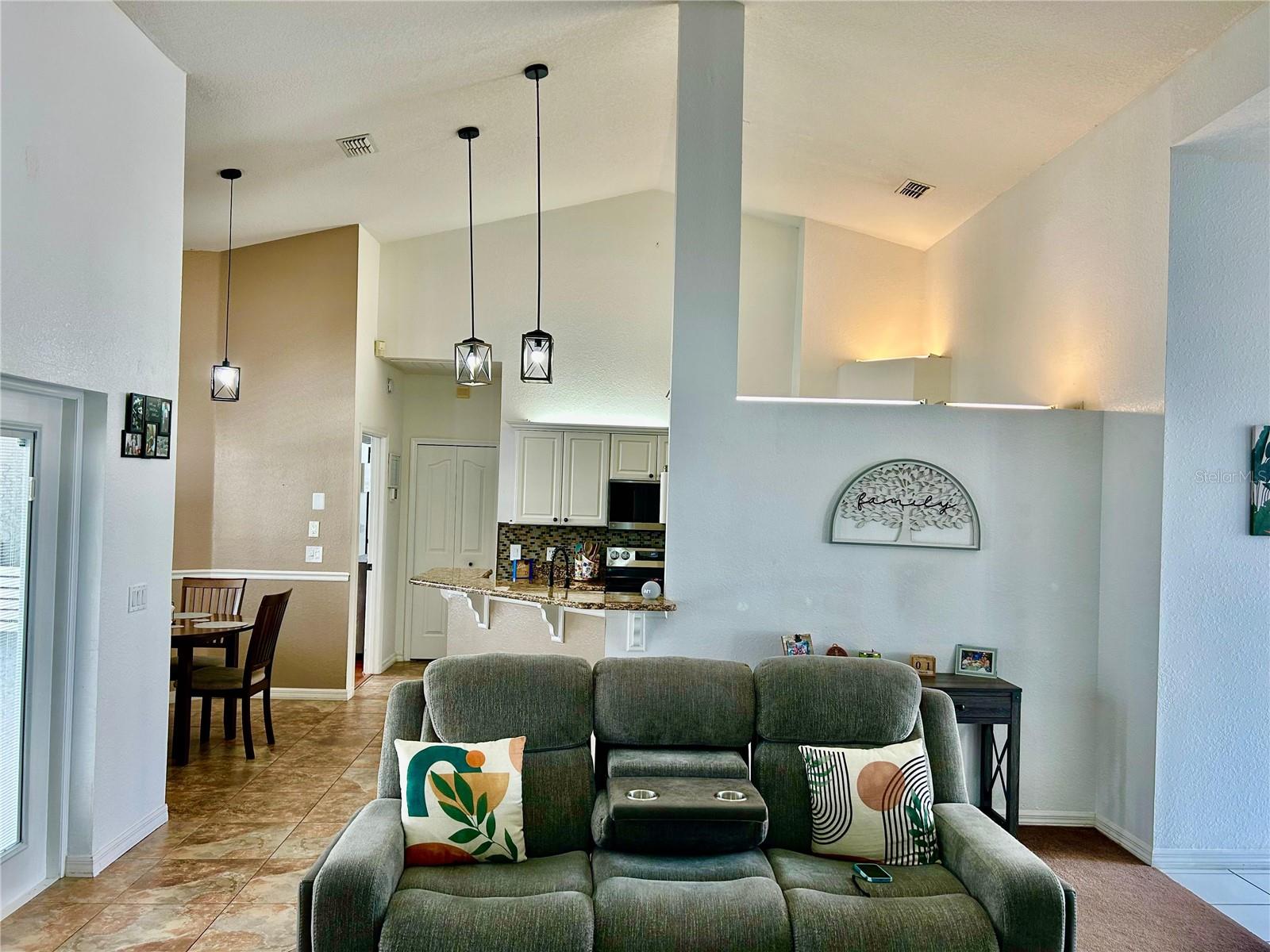 Image 11 of 55 For 2085 Raymond Drive