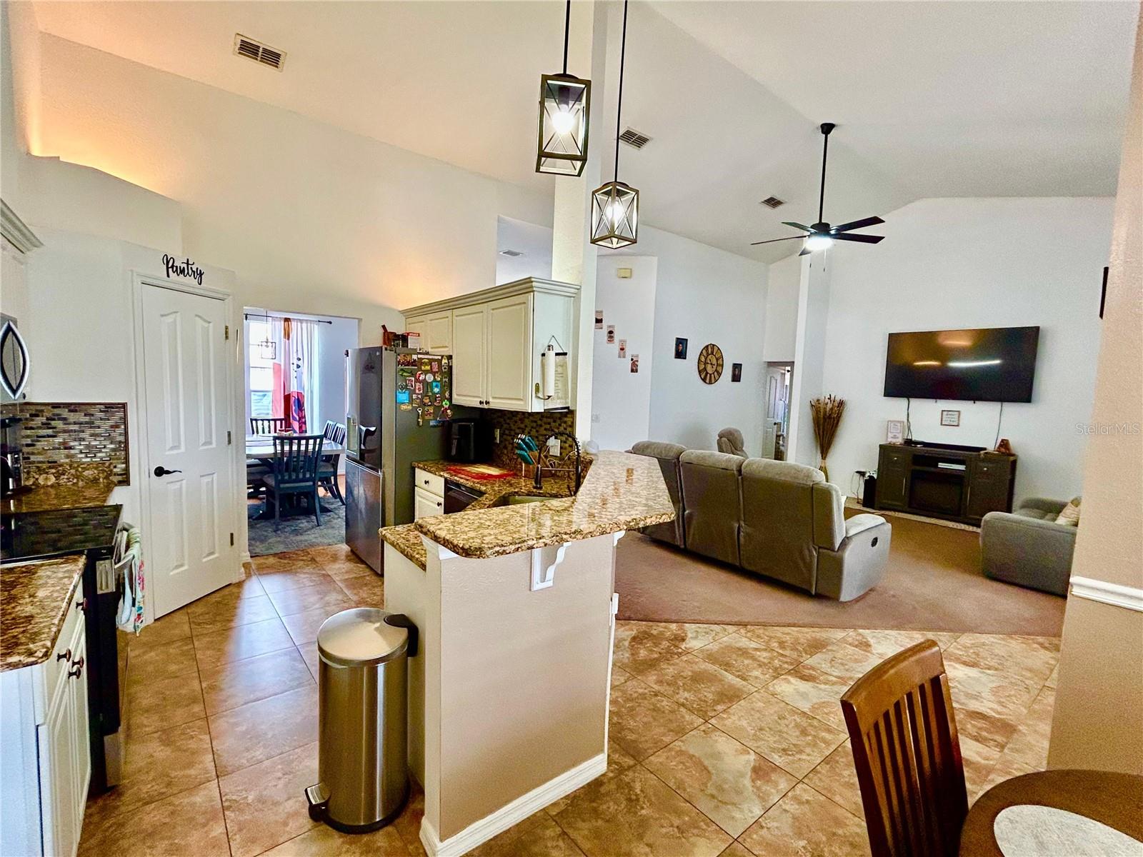 Image 17 of 55 For 2085 Raymond Drive