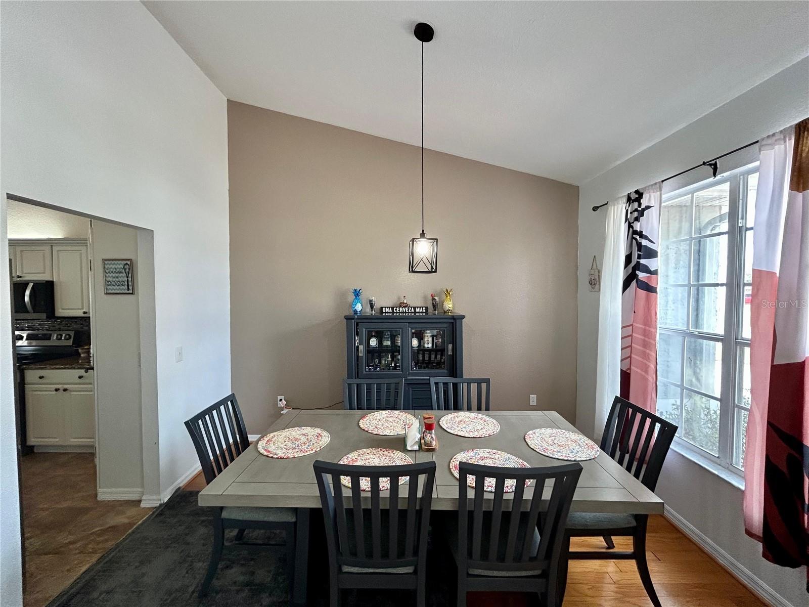 Image 19 of 55 For 2085 Raymond Drive