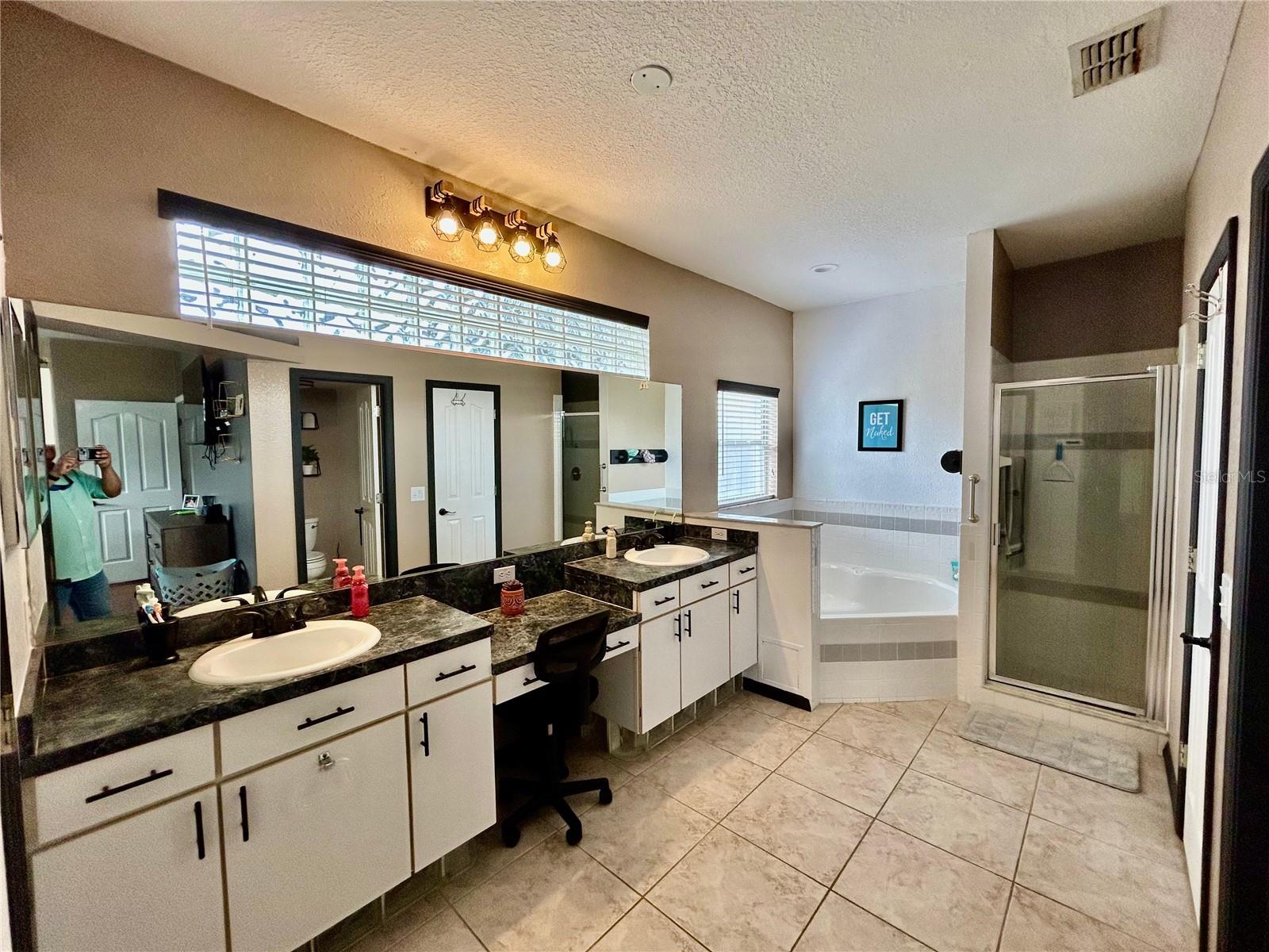 Image 28 of 55 For 2085 Raymond Drive