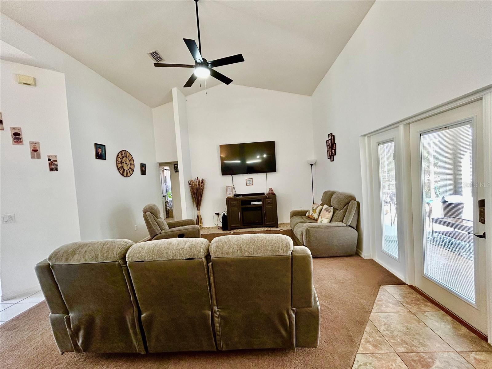 Image 9 of 55 For 2085 Raymond Drive