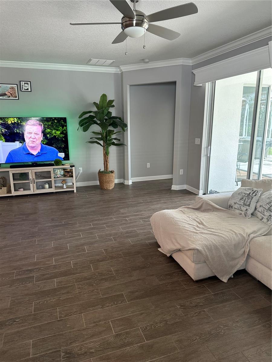 Image 4 of 10 For 1424 Clubman Drive