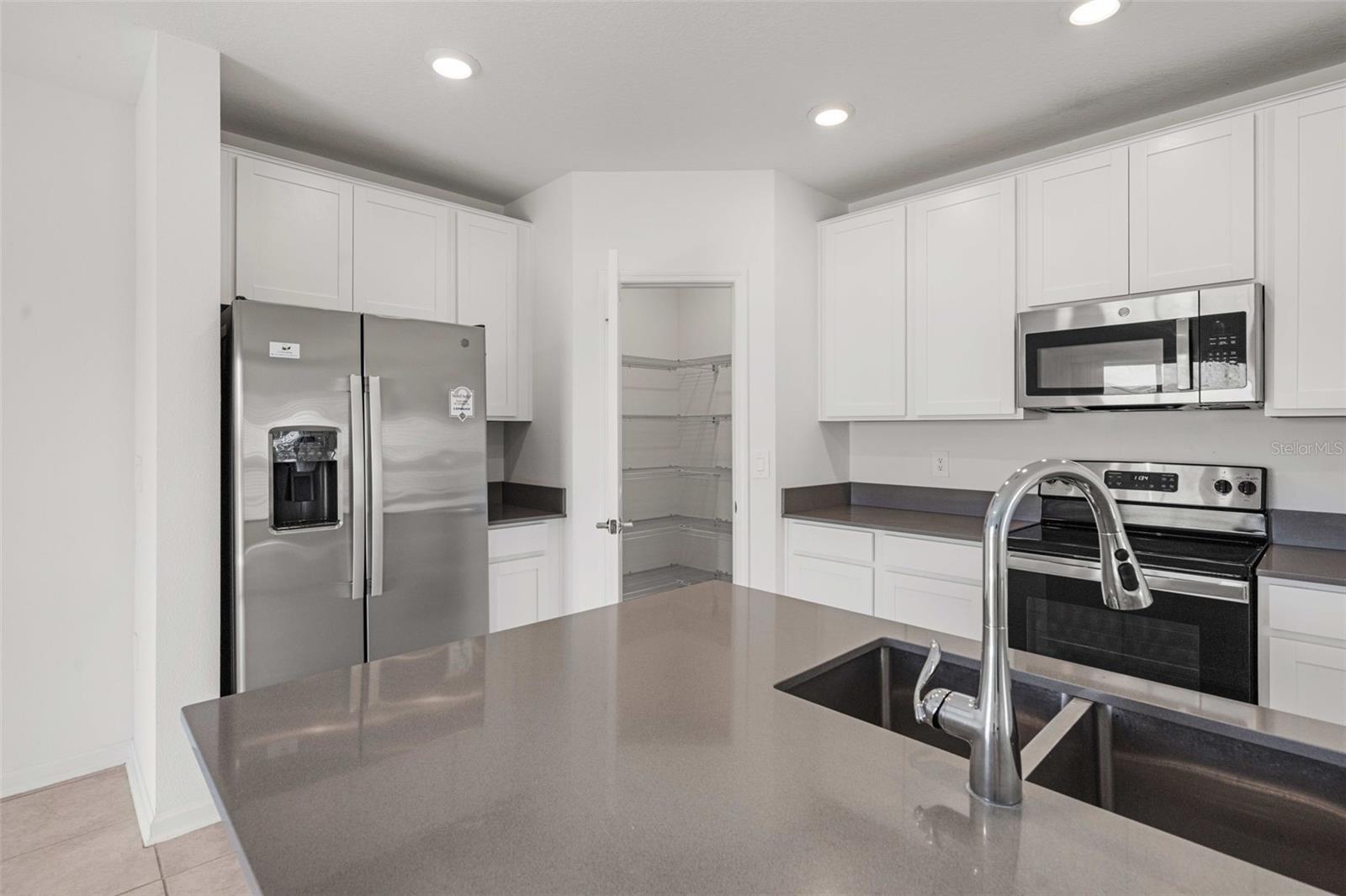 Image 10 of 35 For 942 Jackson Avenue