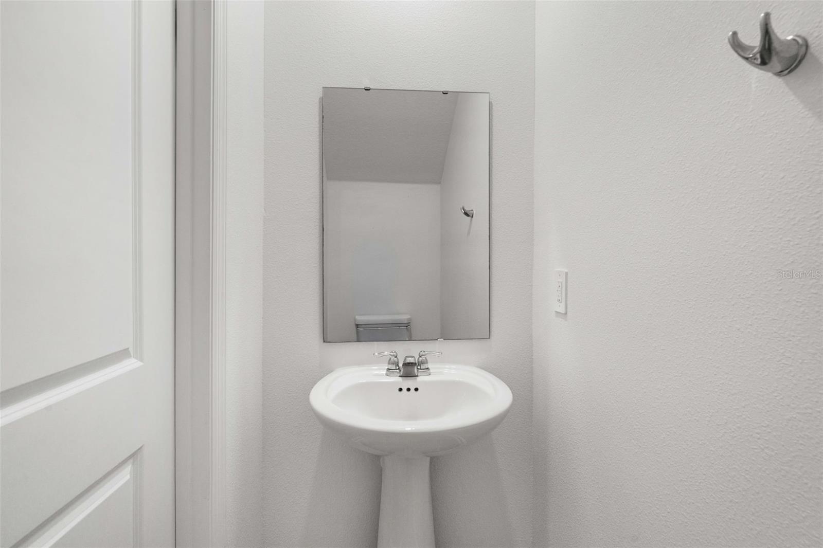 Image 11 of 35 For 942 Jackson Avenue