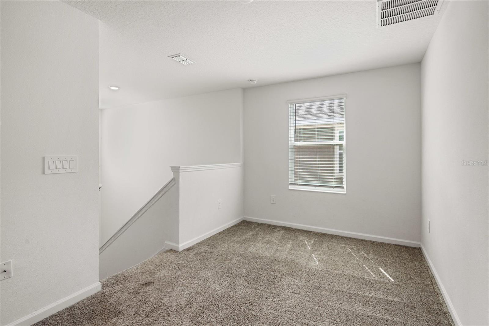 Image 12 of 35 For 942 Jackson Avenue