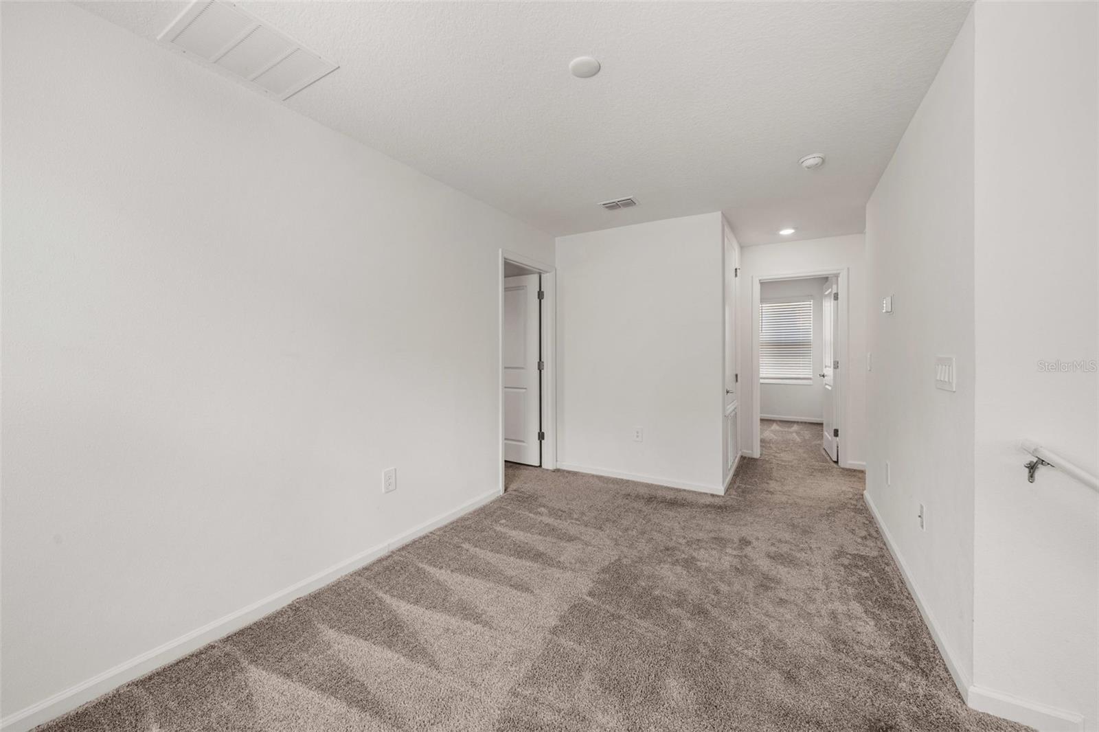 Image 13 of 35 For 942 Jackson Avenue