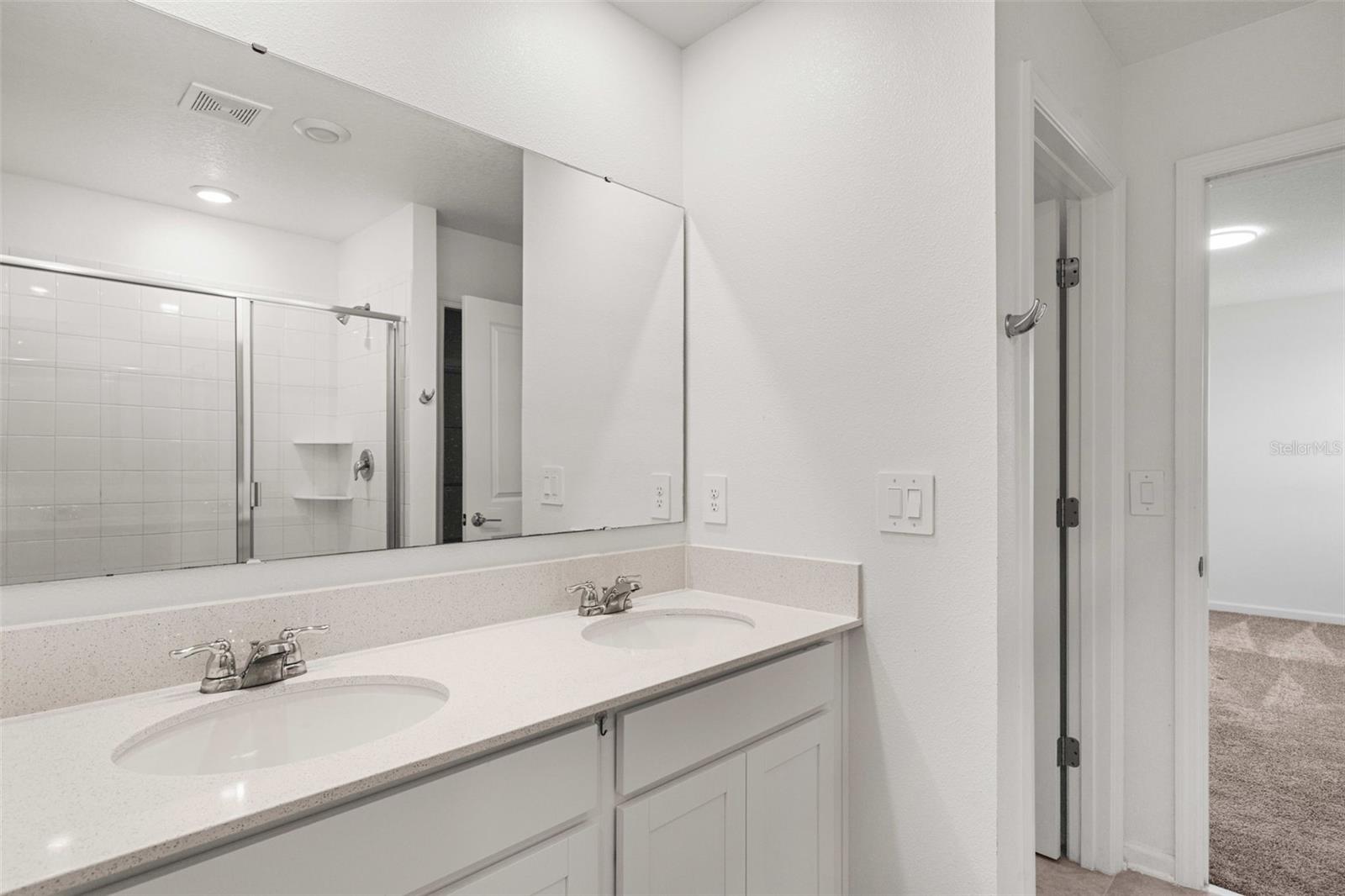 Image 16 of 35 For 942 Jackson Avenue