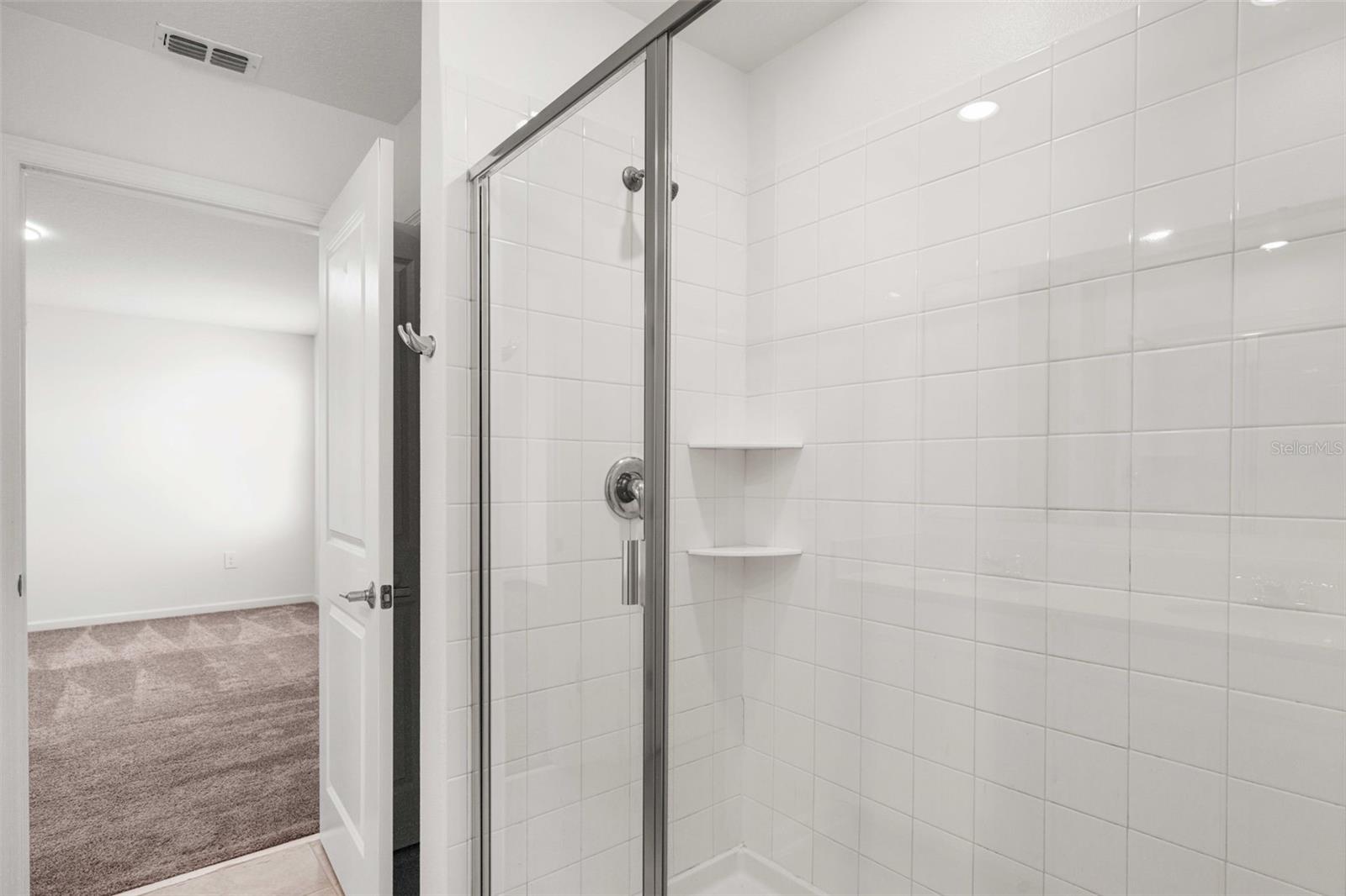 Image 17 of 35 For 942 Jackson Avenue