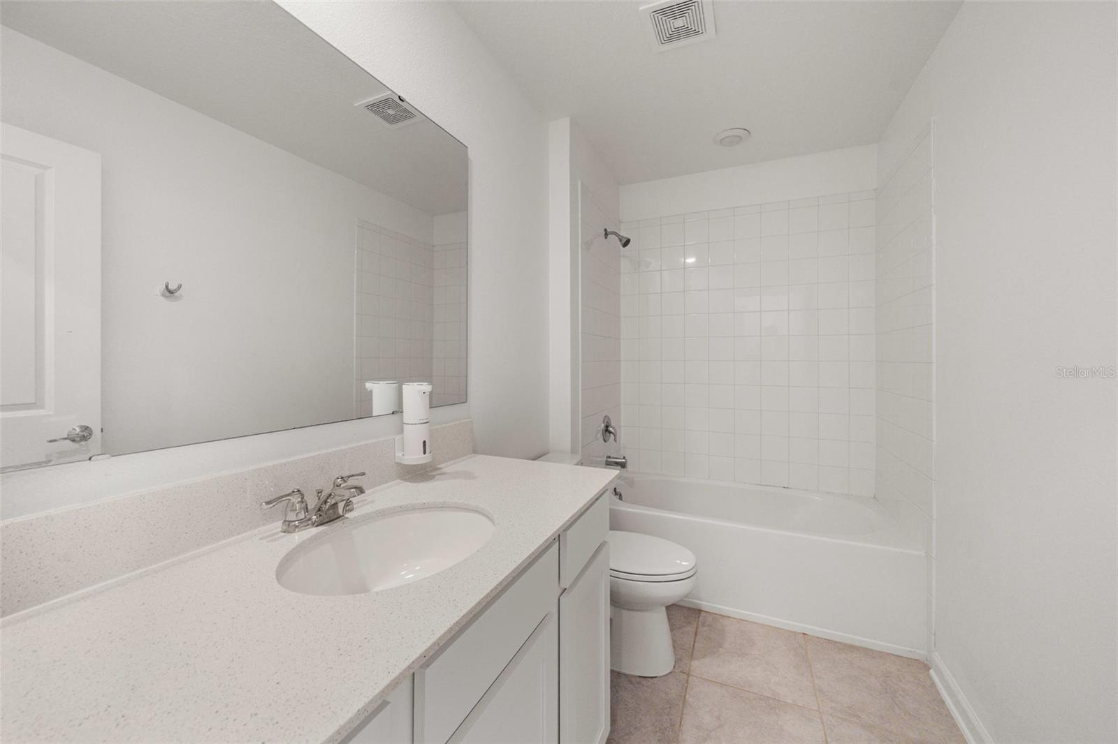 Image 21 of 35 For 942 Jackson Avenue