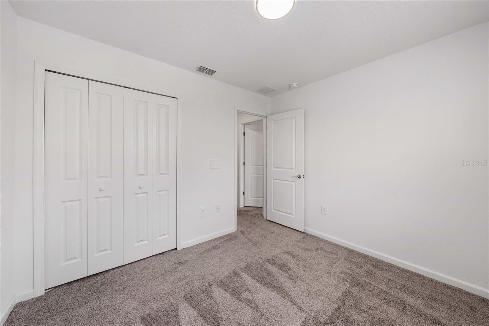 Image 25 of 35 For 942 Jackson Avenue