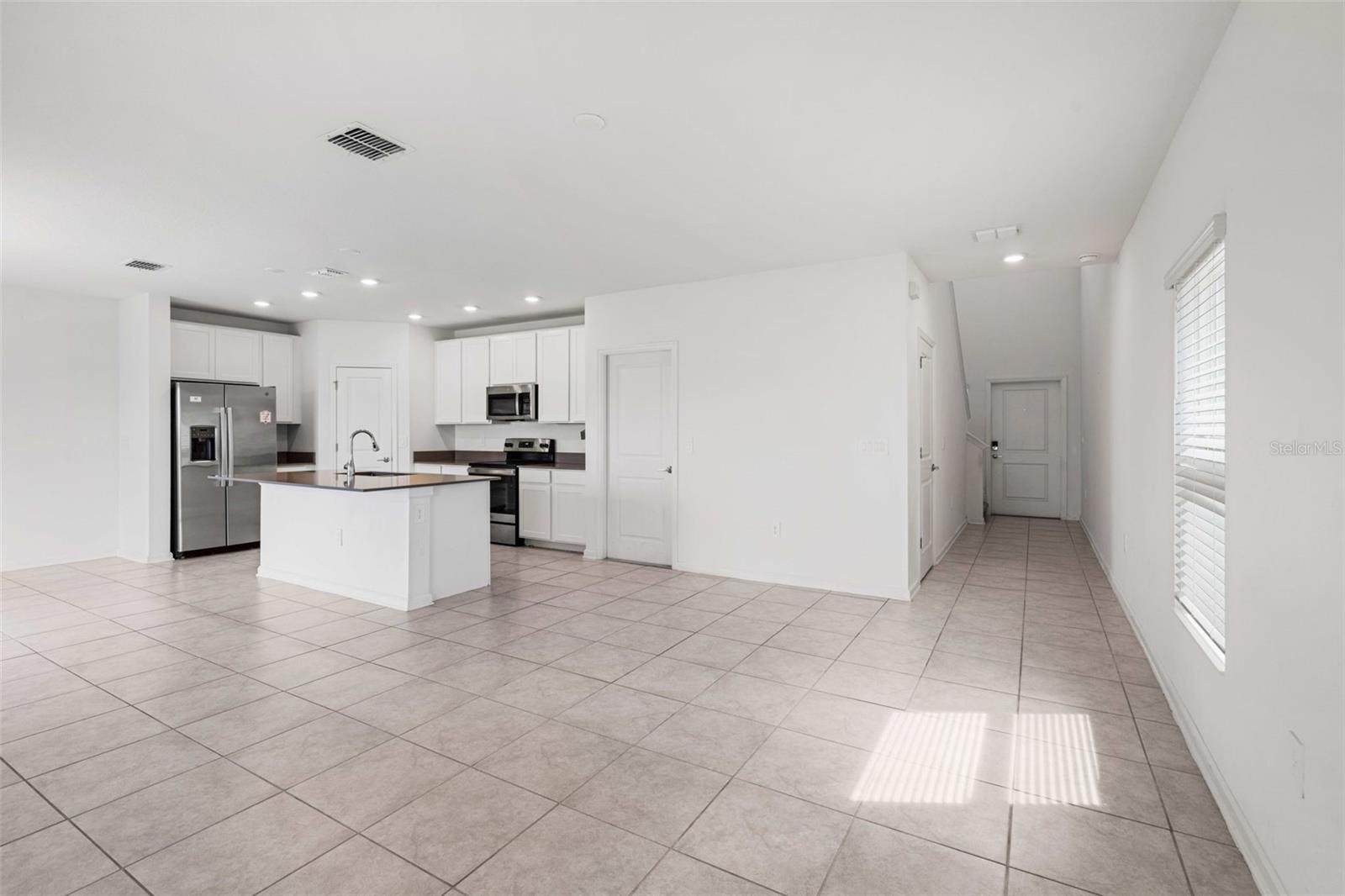 Image 6 of 35 For 942 Jackson Avenue