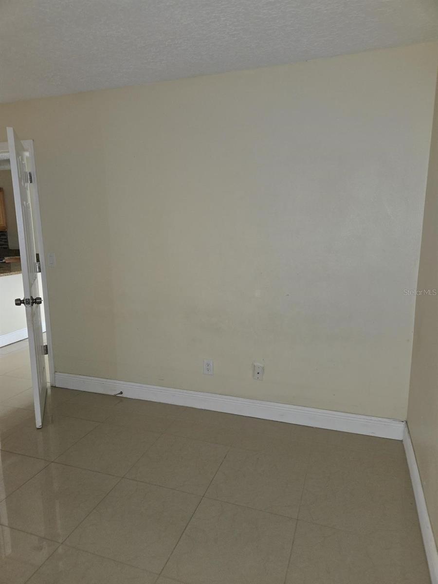 Image 9 of 23 For 4756 Walden Circle 11