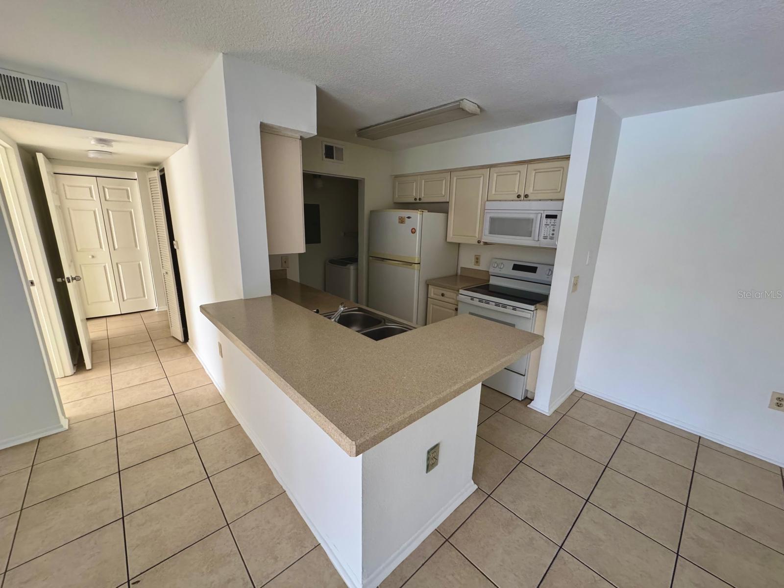 Image 14 of 25 For 1222 Bermuda Lakes Lane 106